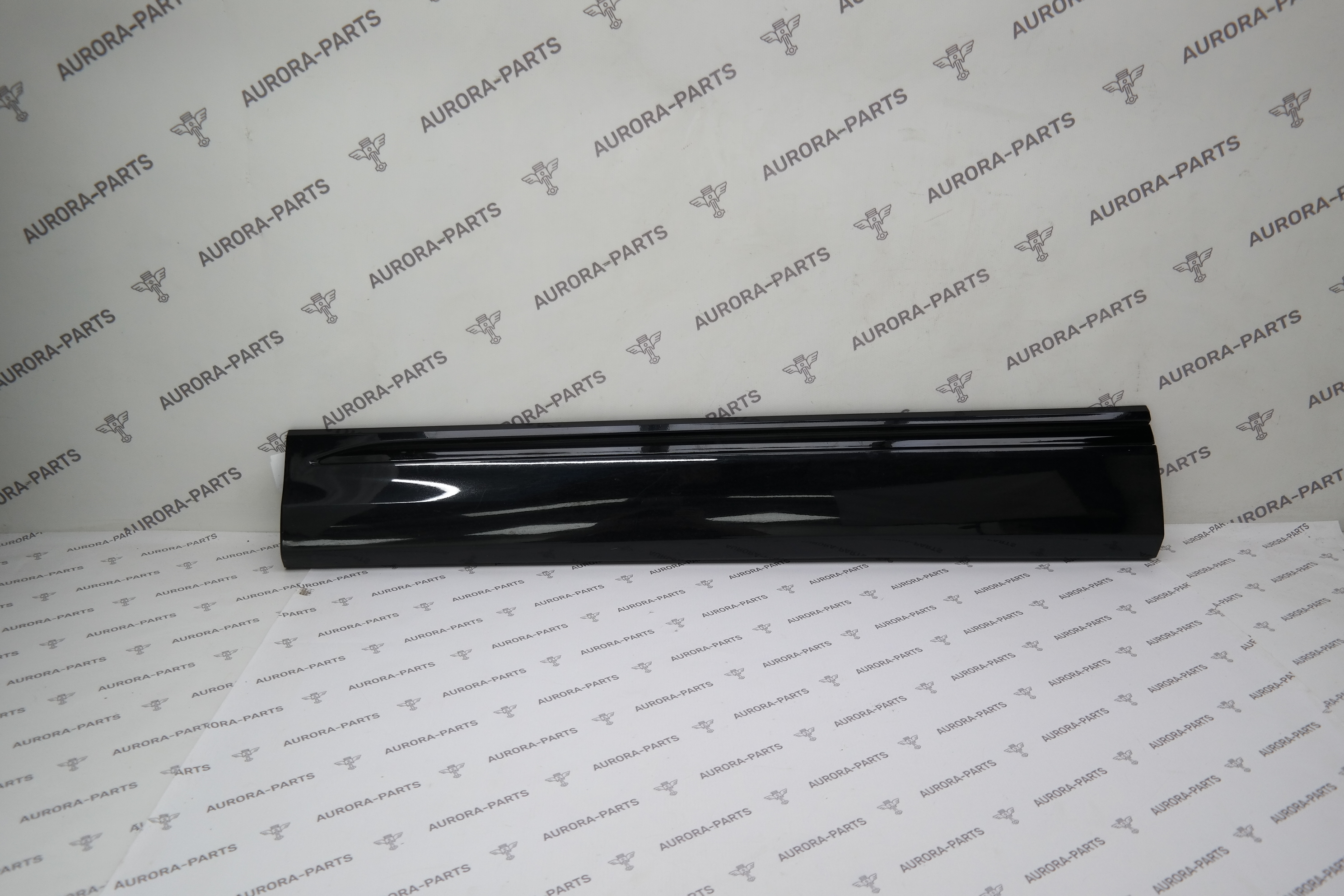 Молдинг двери передней нижний LH Audi Q8