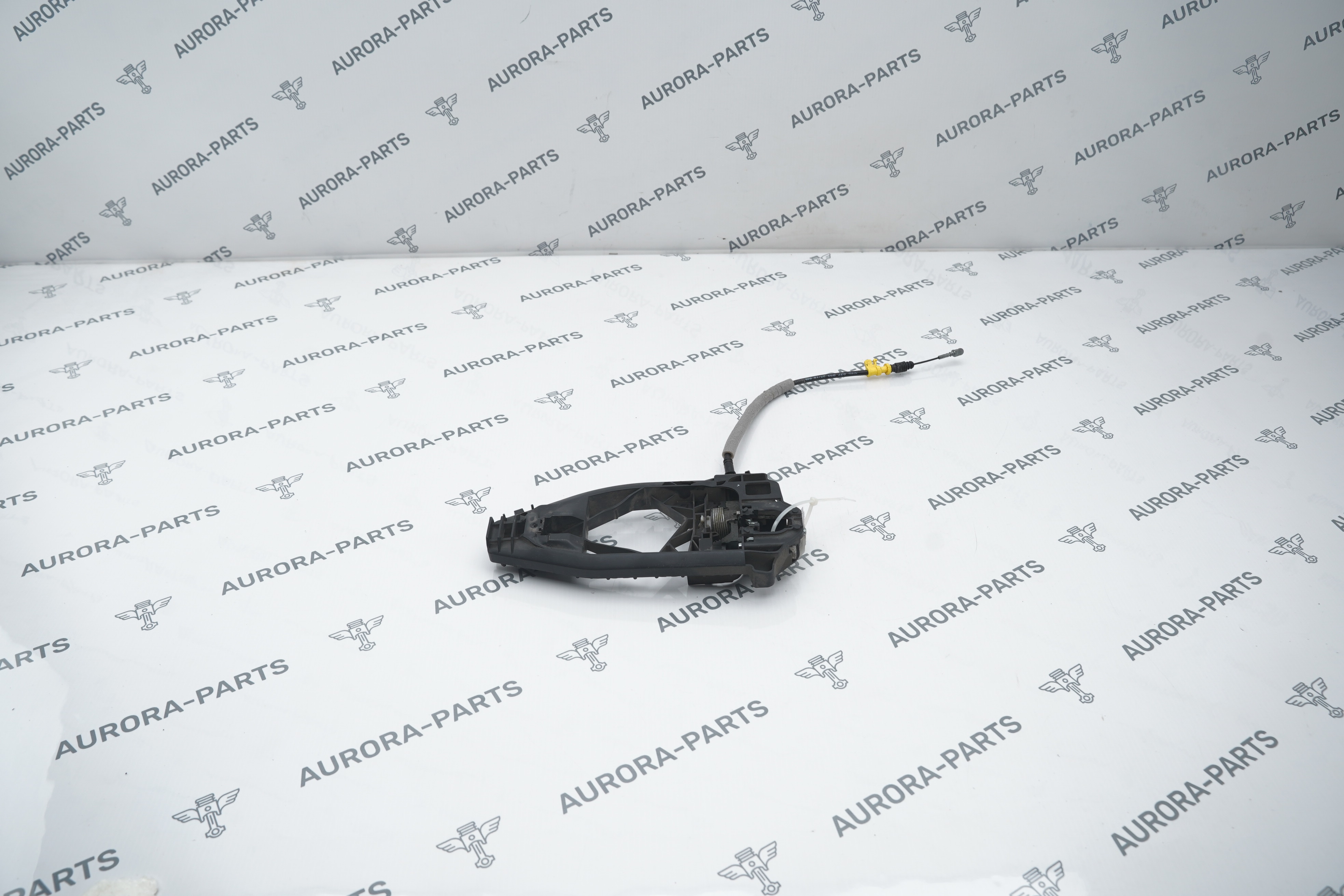 Кронштейн наружной ручки передней двери RH Audi Q8