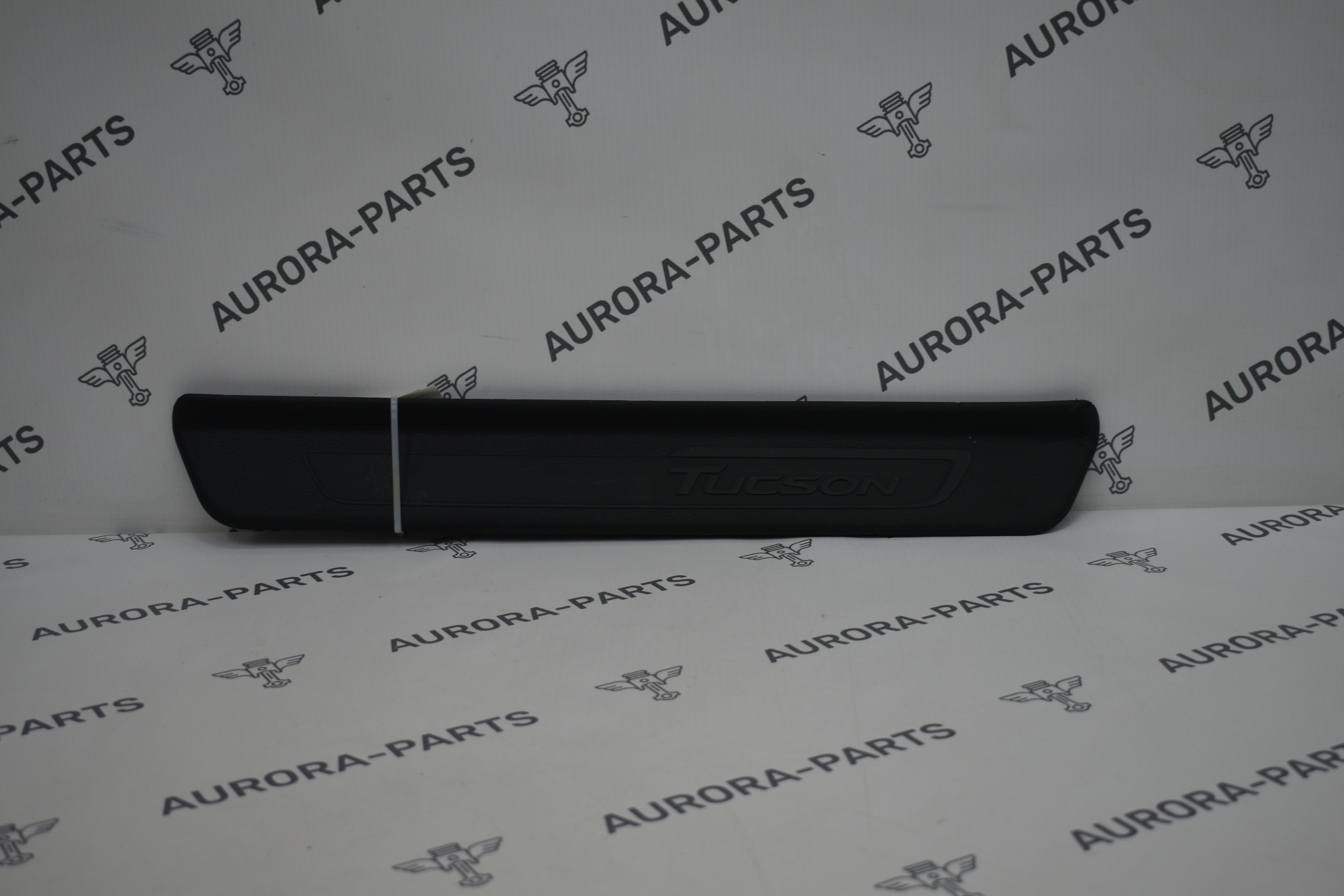 Накладка порога внутренняя передняя LH Hyundai Tucson