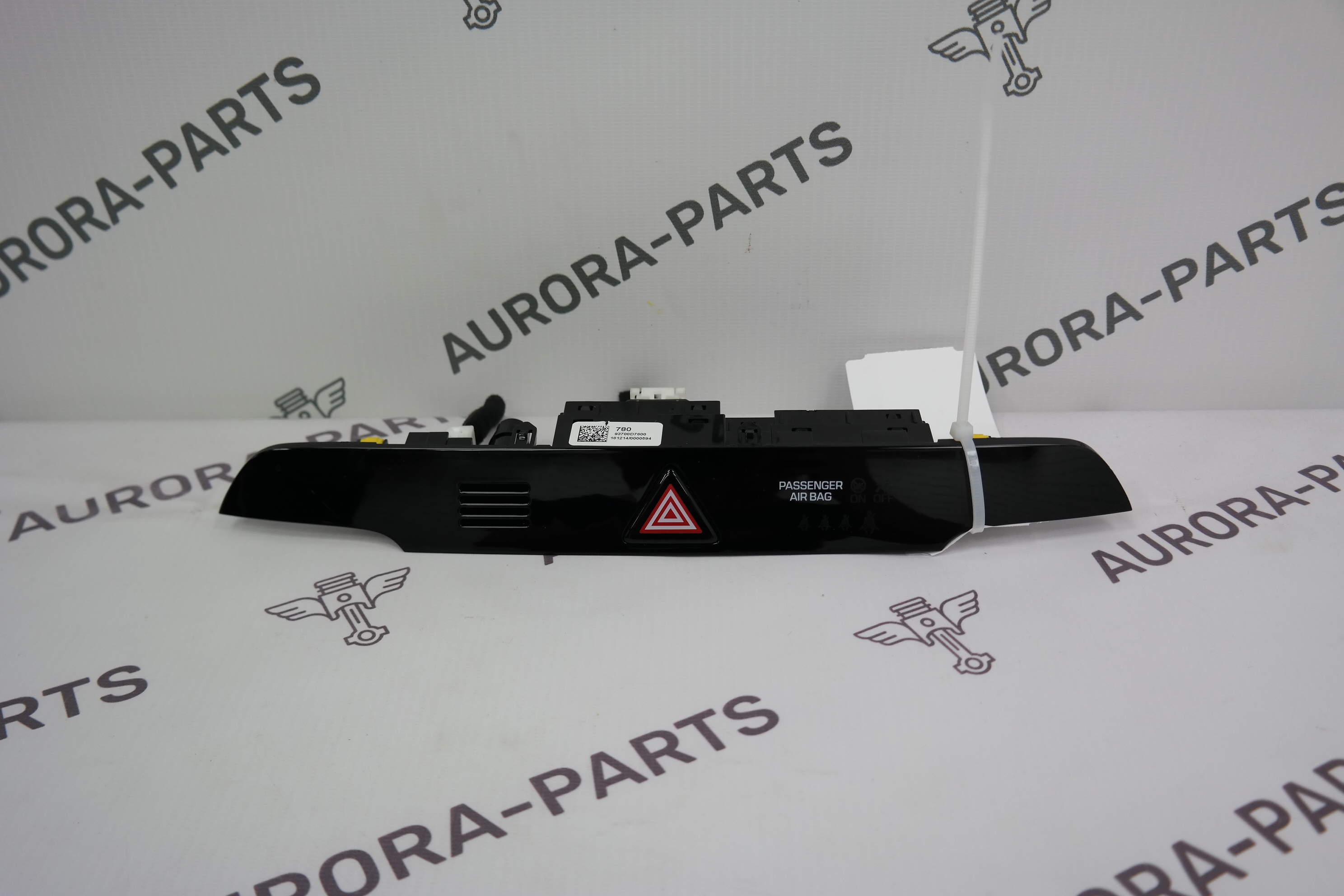 Кнопка аварийной сигнализации Hyundai Tucson