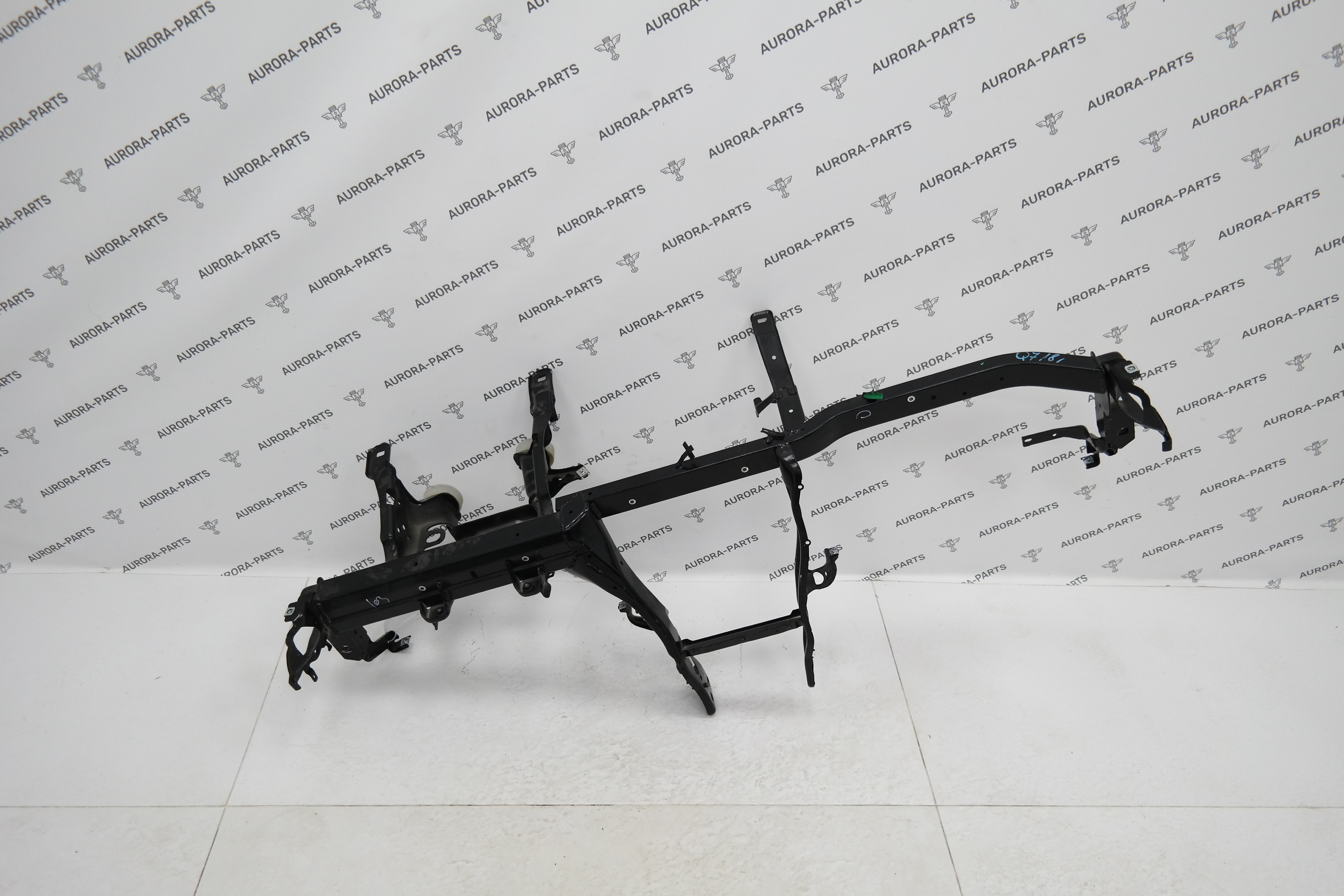 Поперечина передней панели (под торпедо) Audi Q7