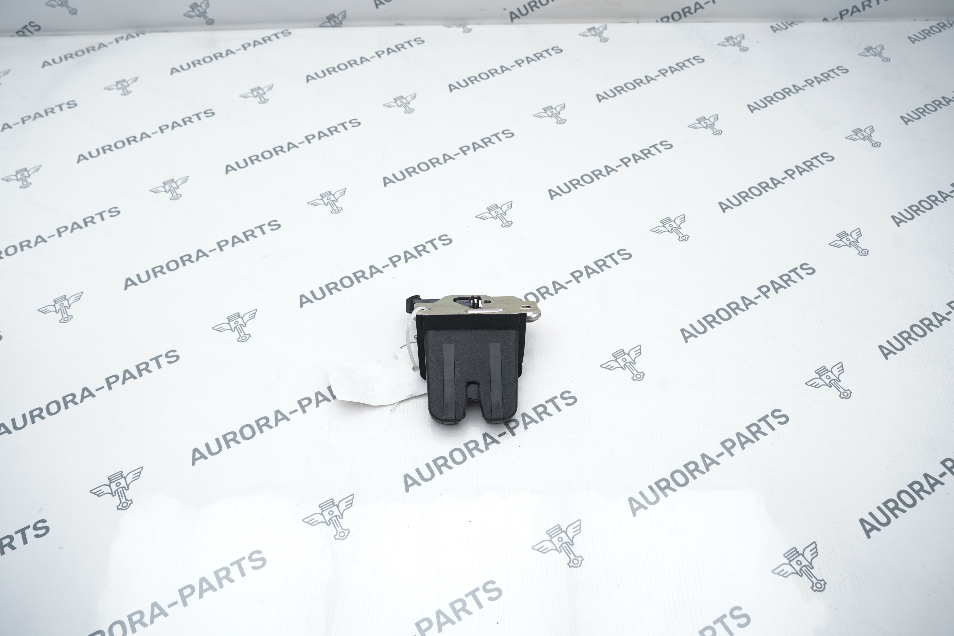 Замок крышки багажника VW Tiguan