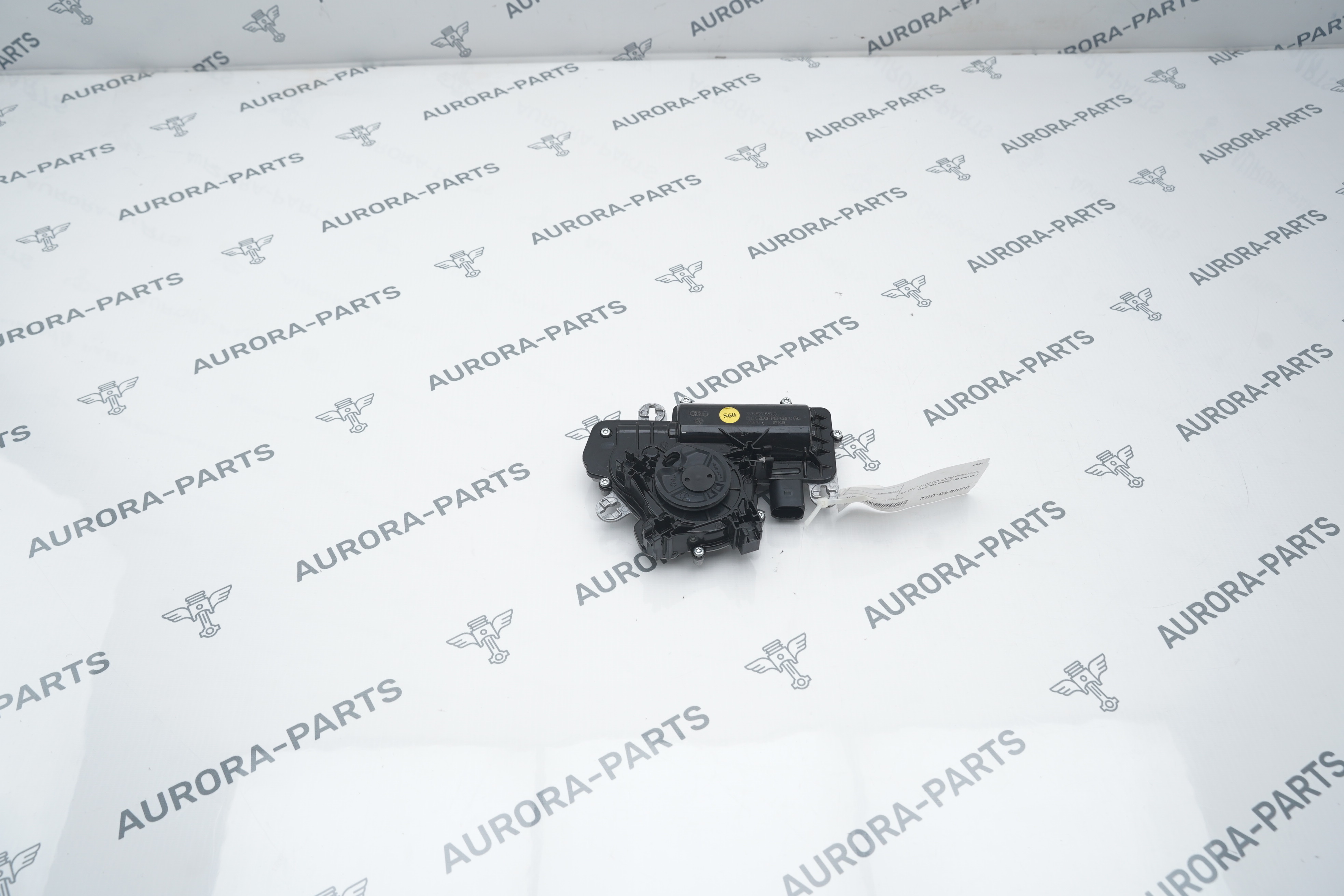 Активатор замка крышки багажника Audi Q5 