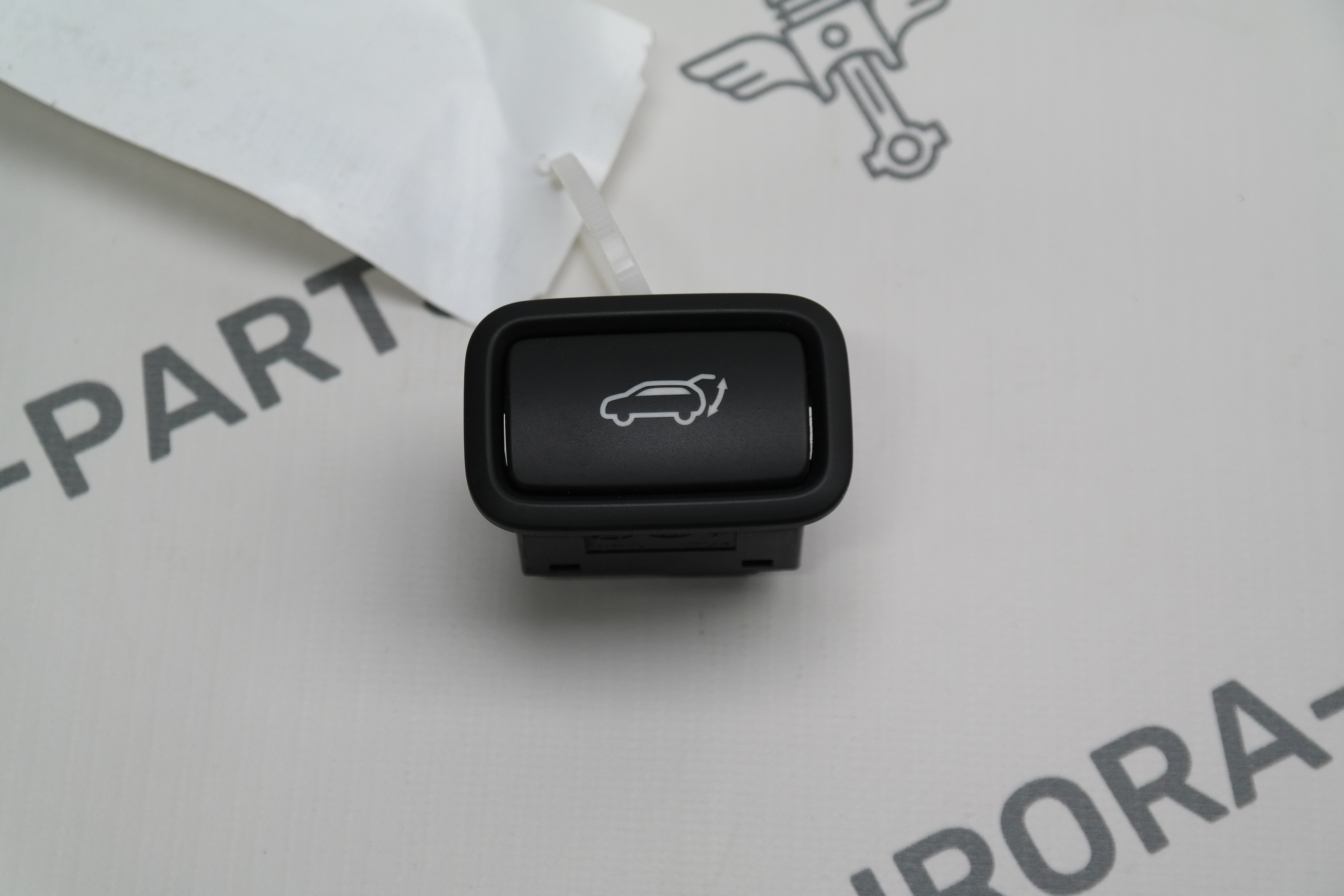 Кнопка закрывания крышки багажника Hyundai Tucson