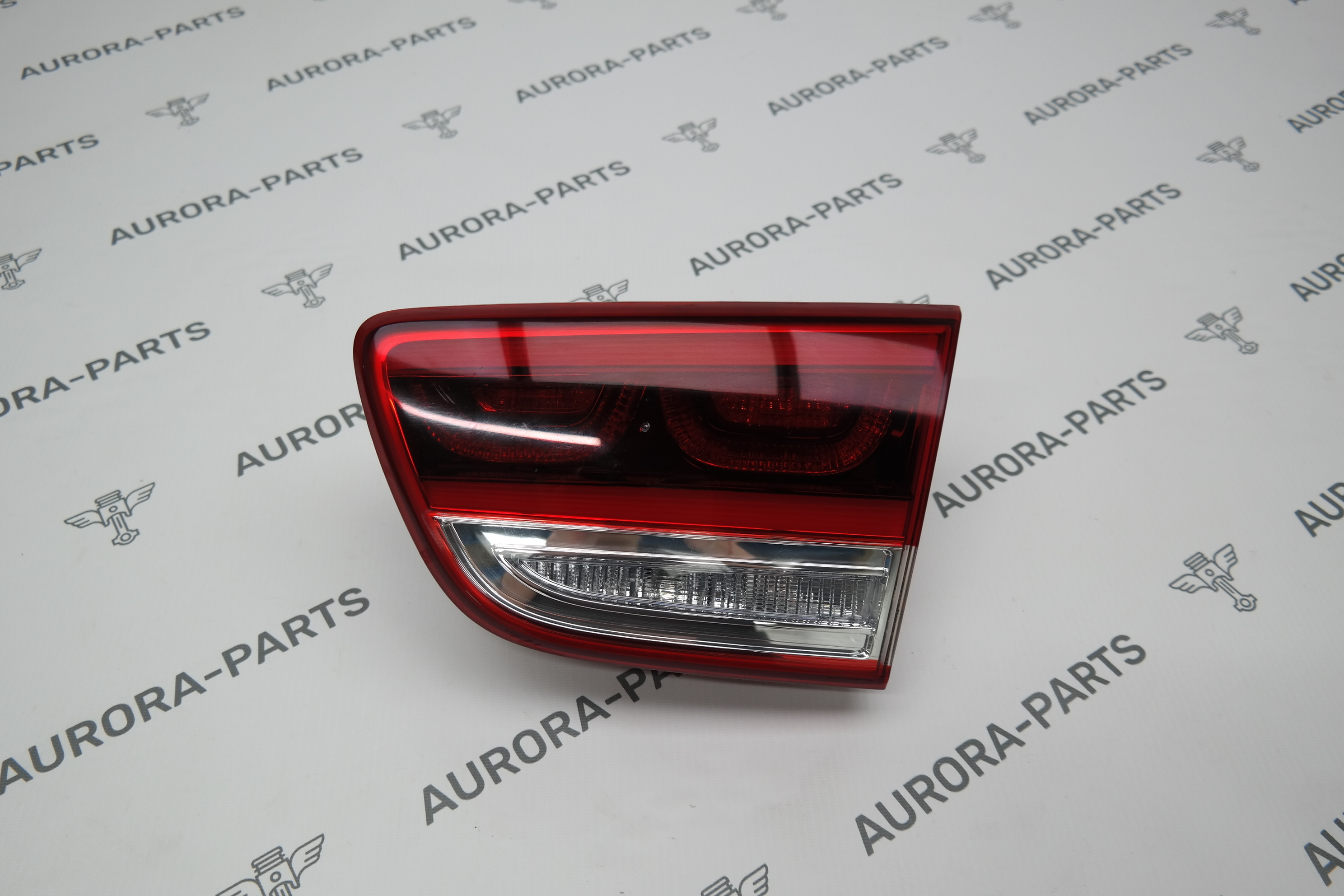 Фонарь задний RH внутренний крышки багажника Kia Sorento