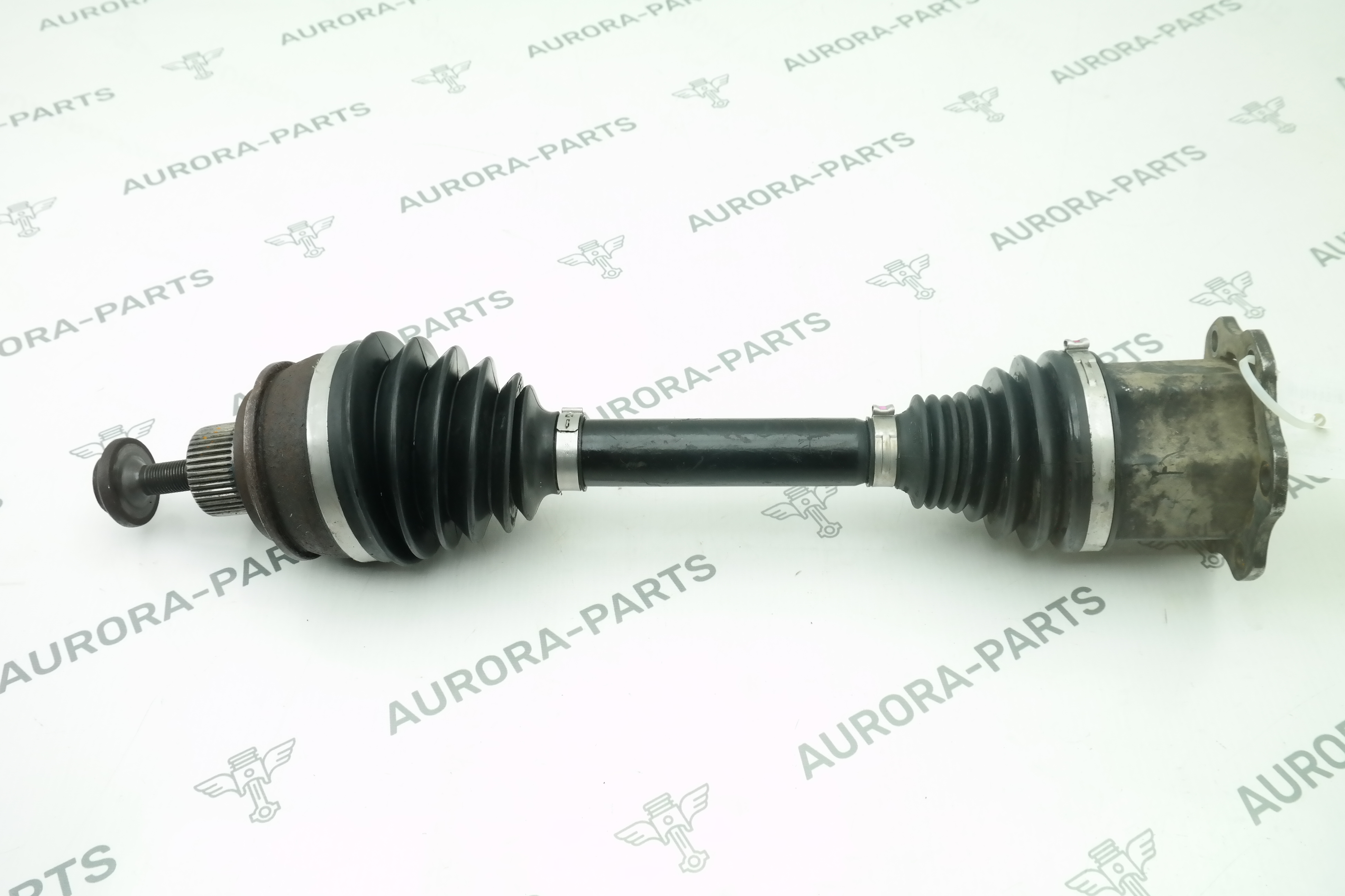 Привод переднего колеса LH = RH Audi A4