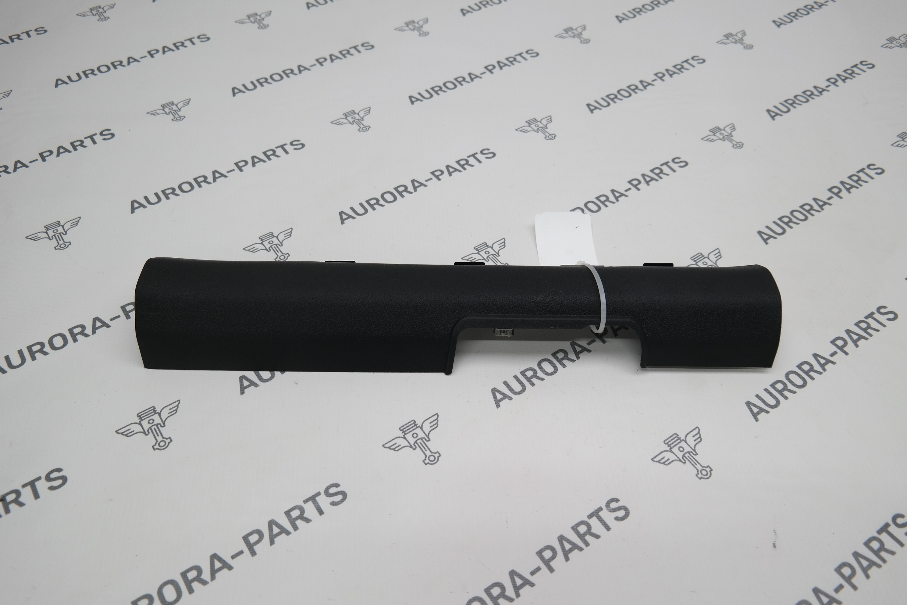 Накладка внутреннего порога передняя RH Kia Sorento