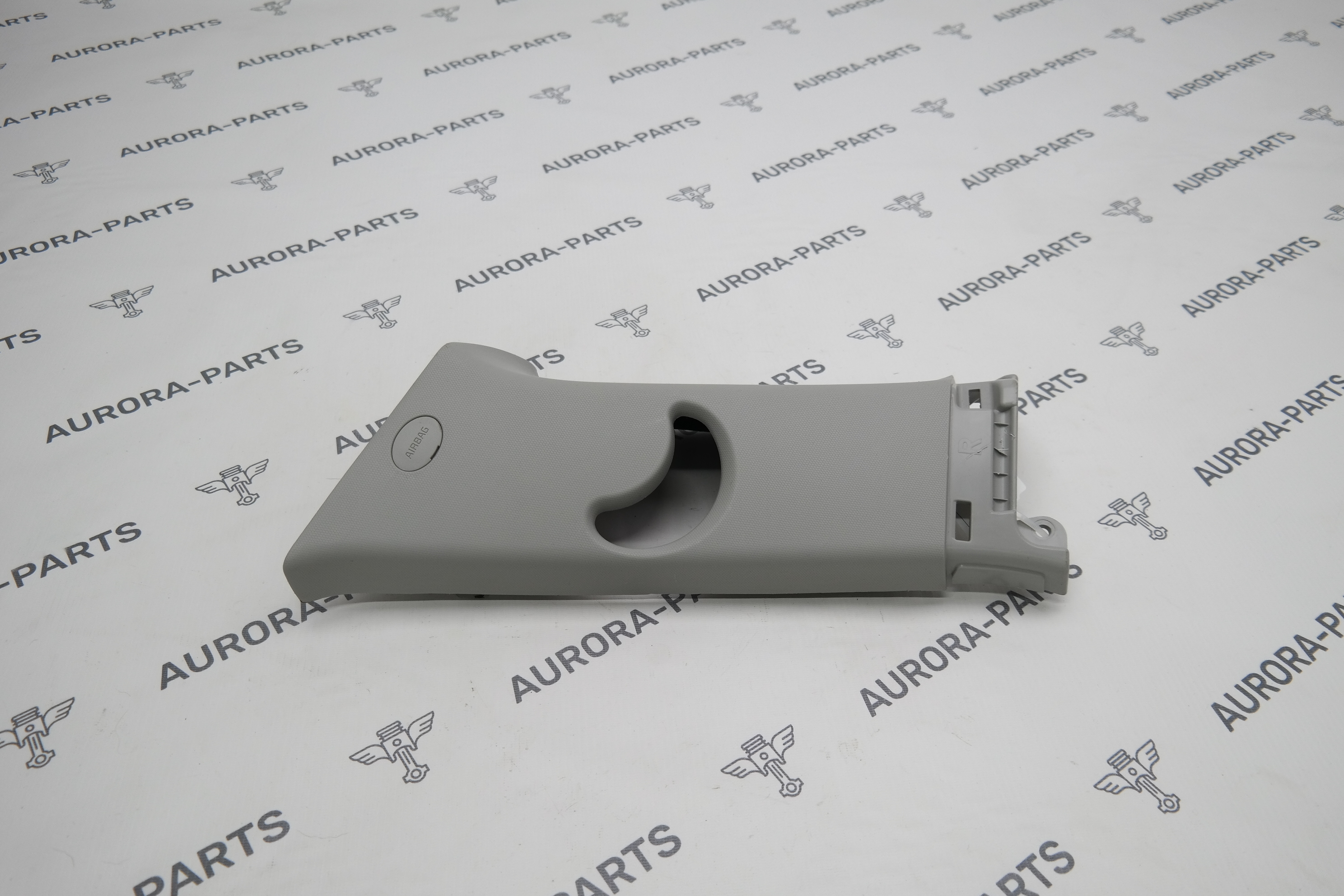 Обшивка стойки C RH Kia Sorento