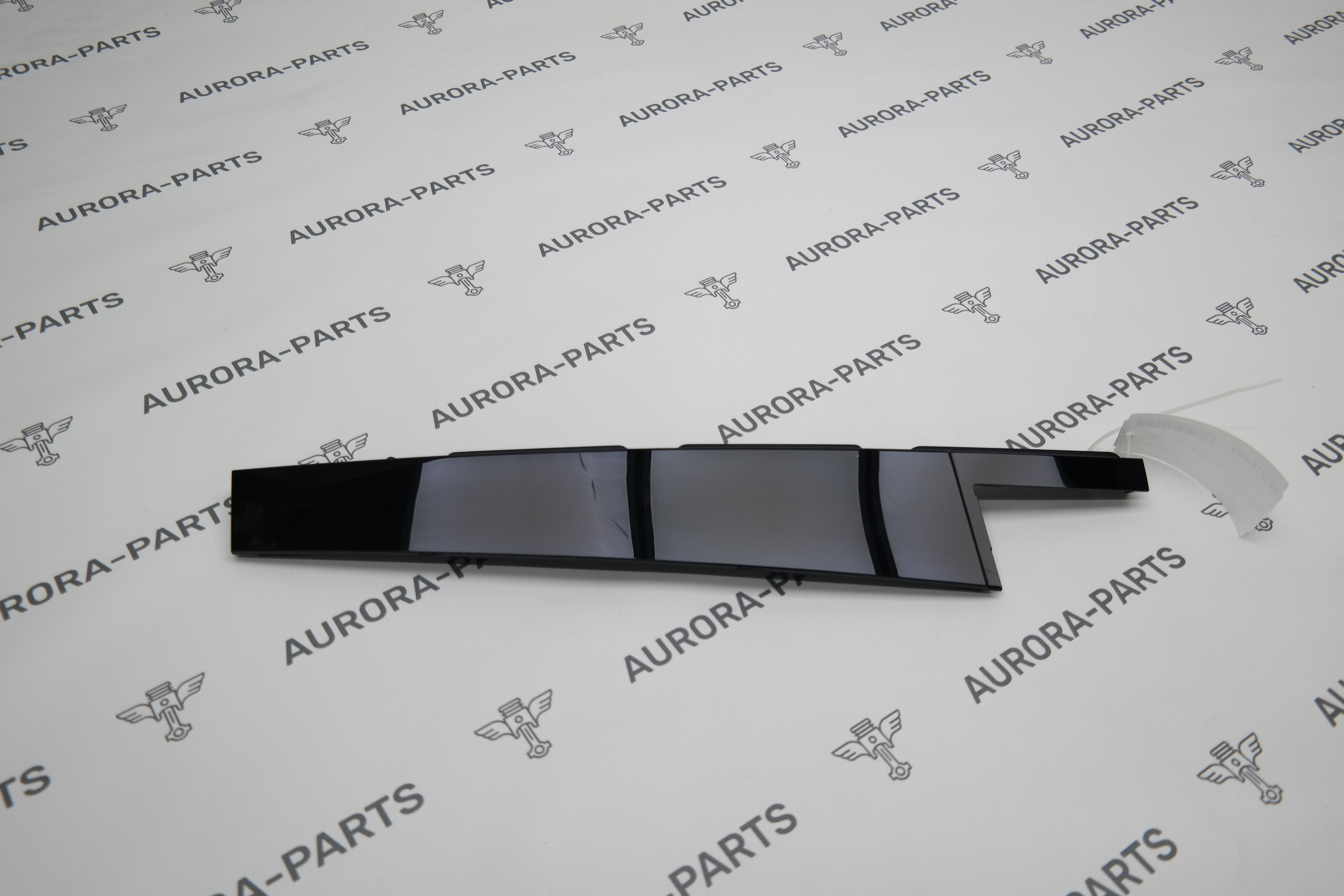 Молдинг задней двери стойка B LH VW Touareg