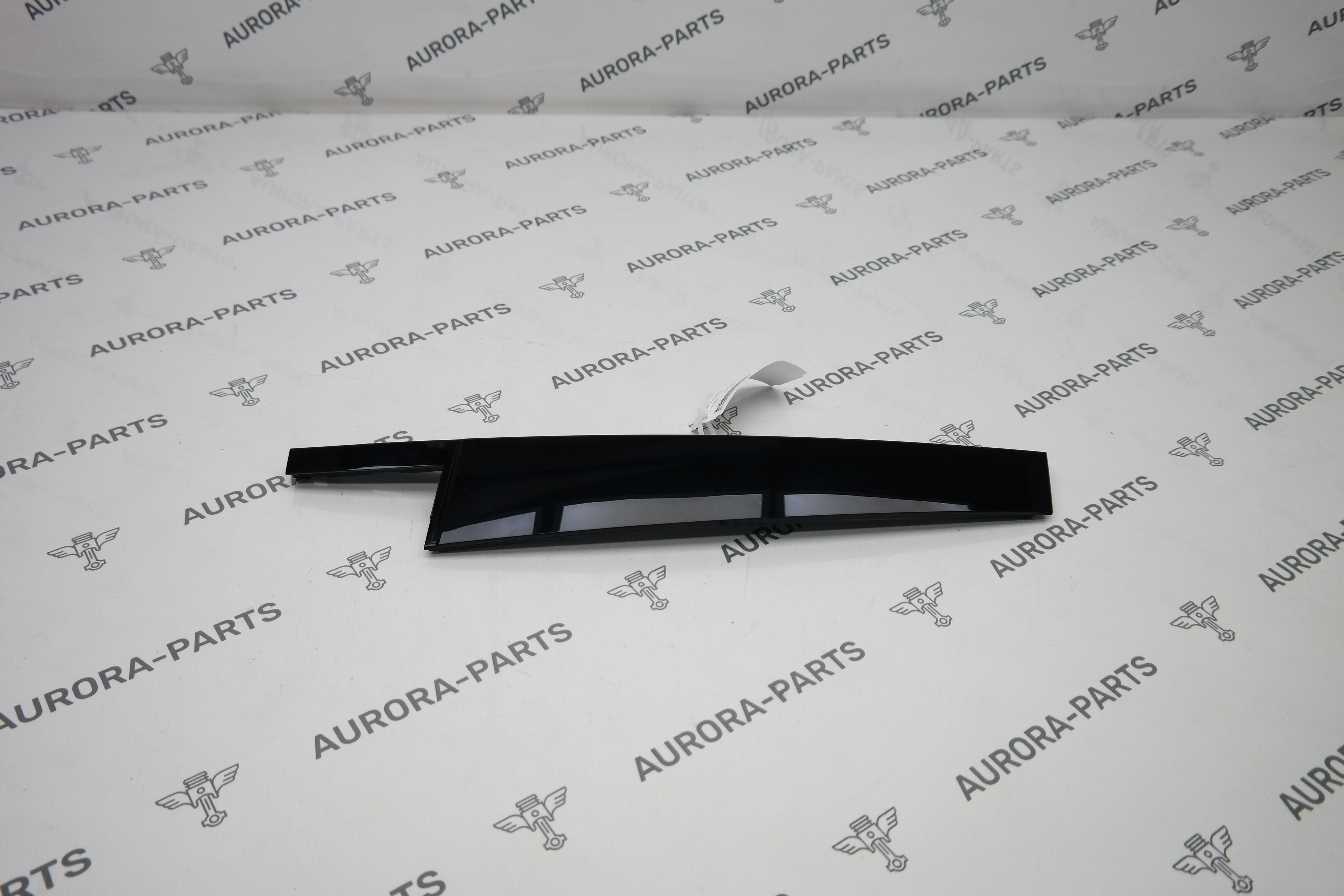 Молдинг задней двери стойка B RH VW Touareg