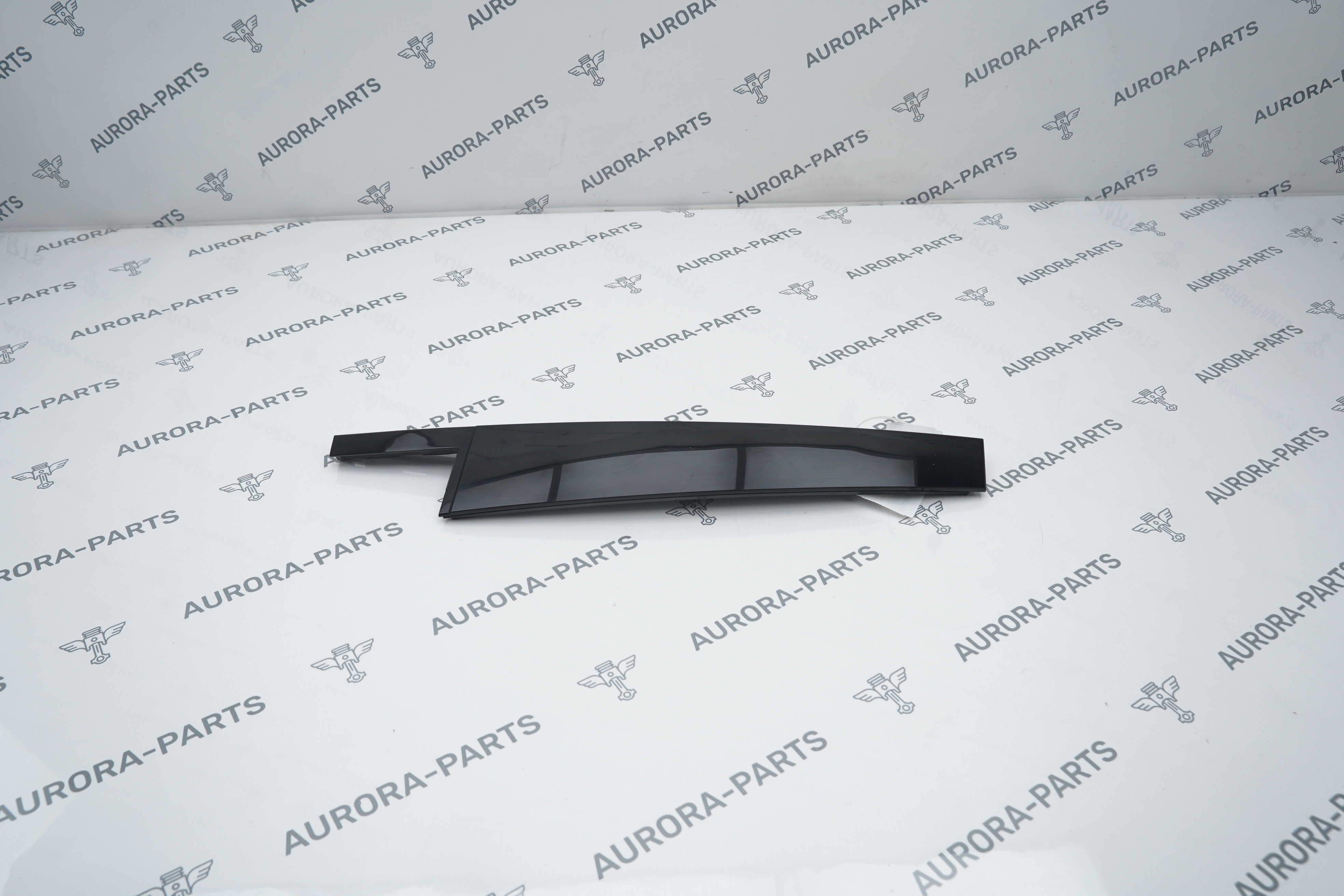 Молдинг задней двери стойка B RH VW Touareg