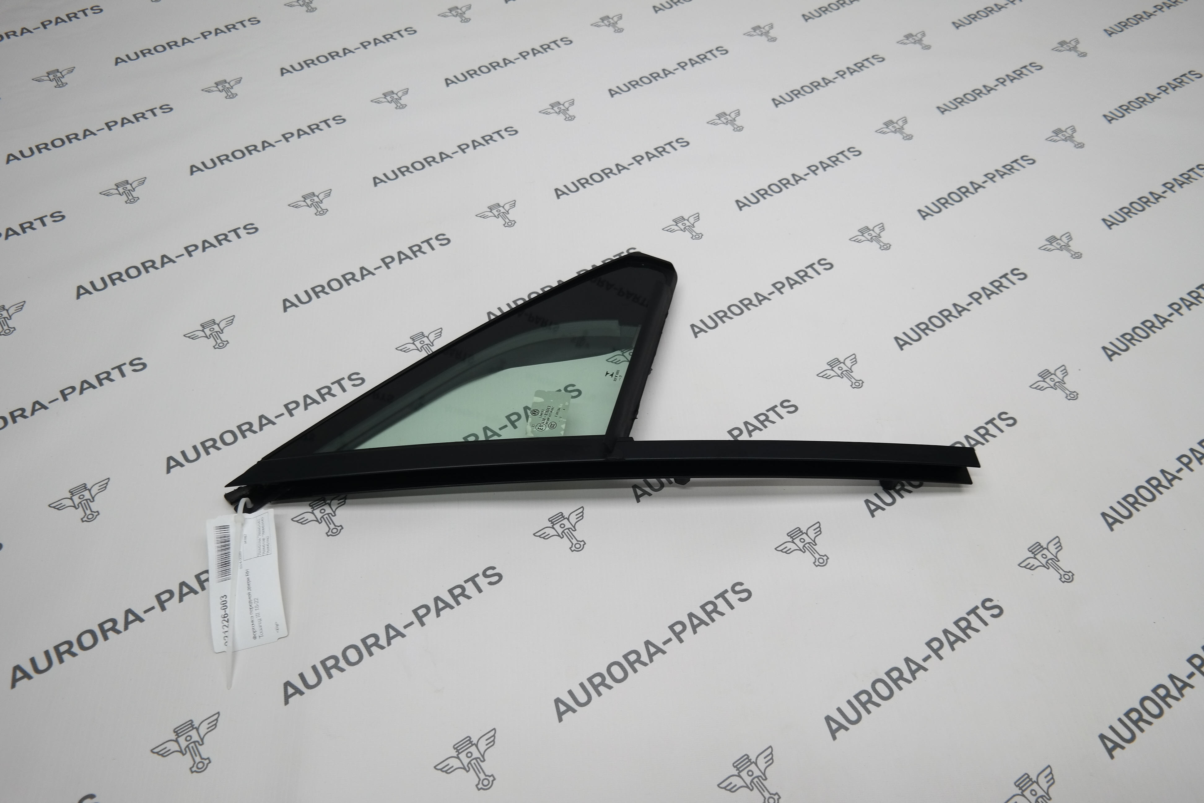 Форточка передней двери RH VW Touareg