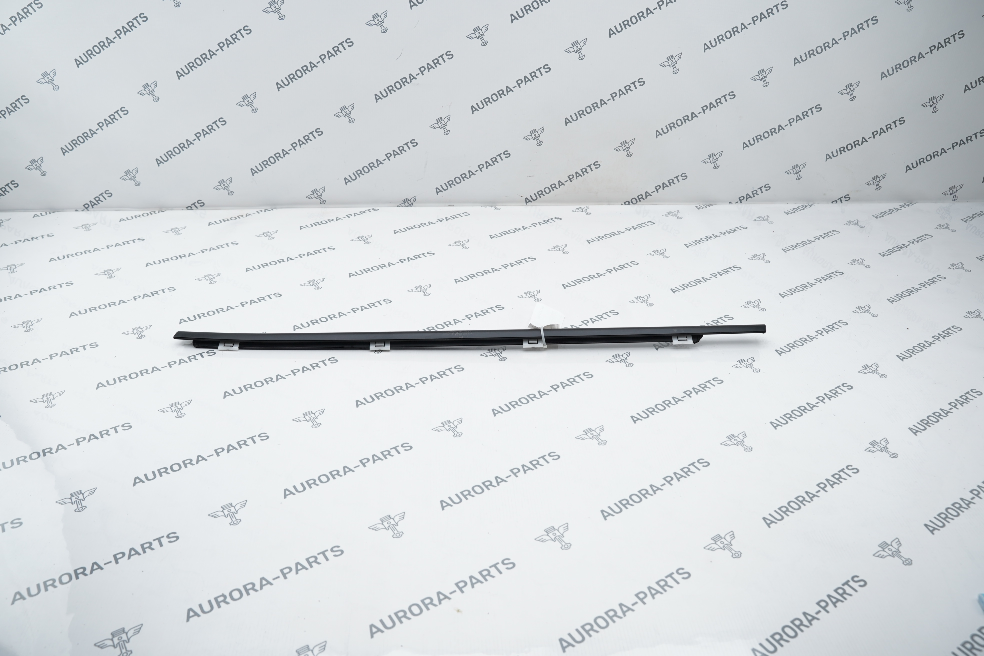 Молдинг стекла передней двери LH Hyundai Tucson