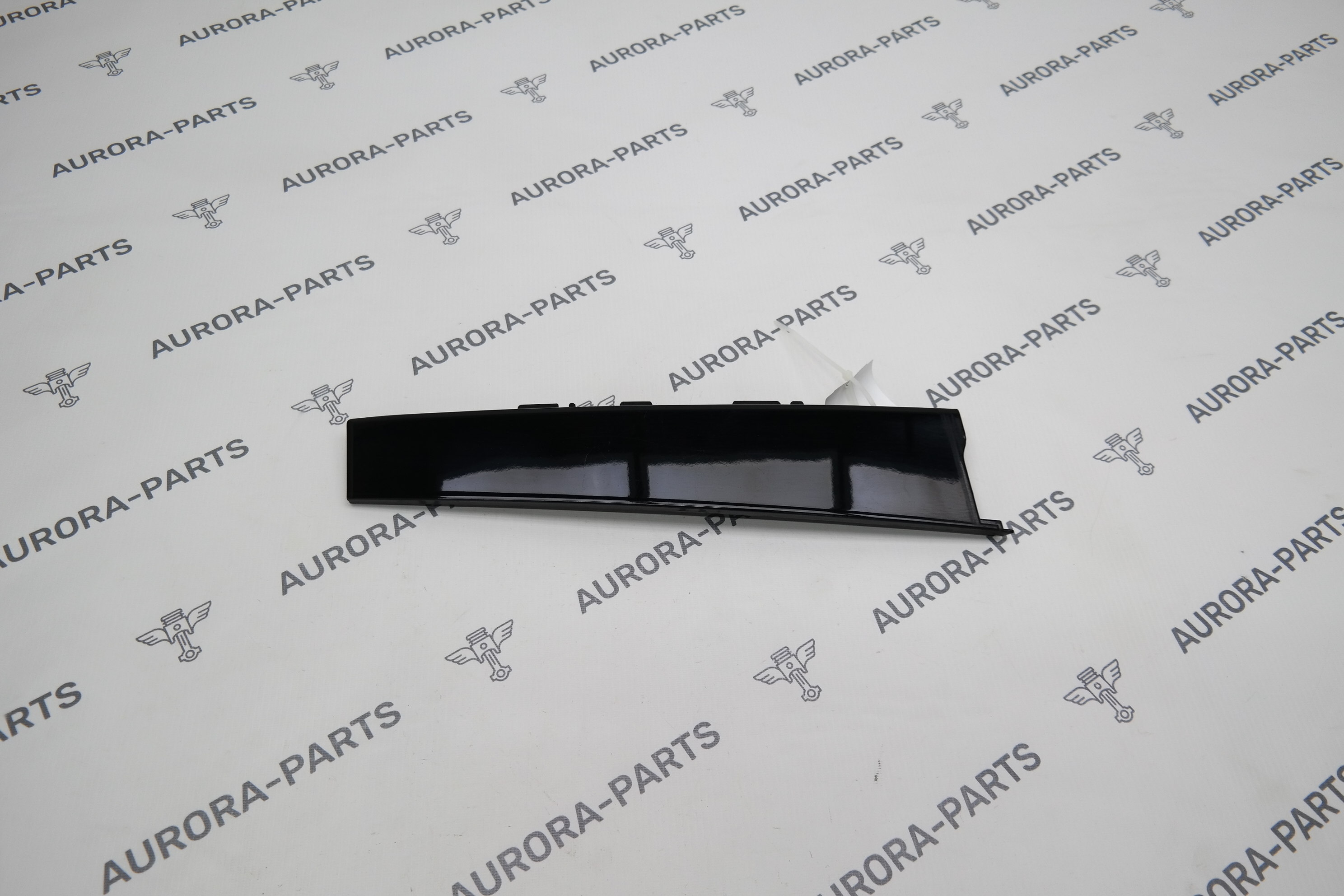 Накладка вертикальная задней двери (стойка B) LH Kia Sorento