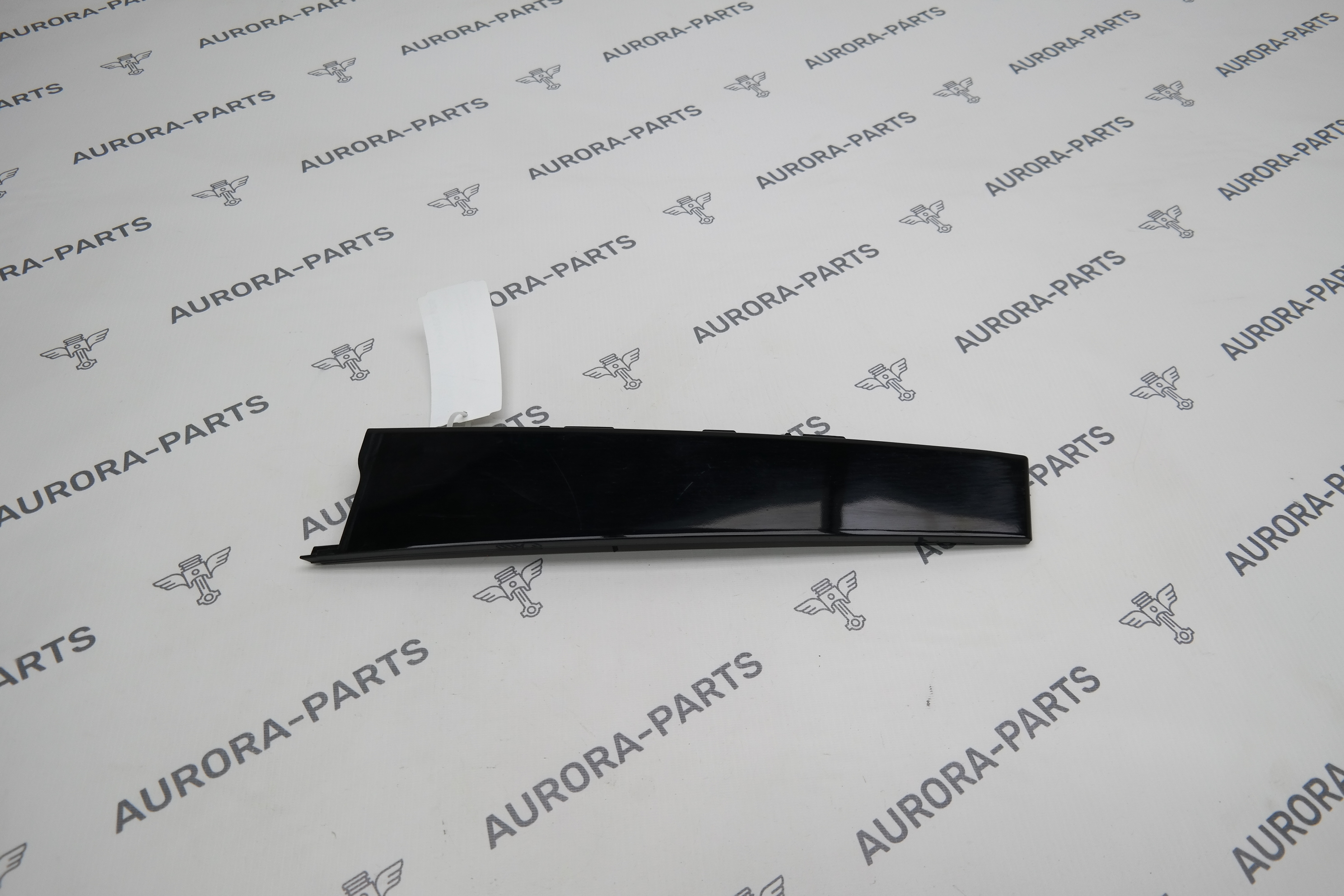 Накладка вертикальная задней двери (стойка B) RH Kia Sorento