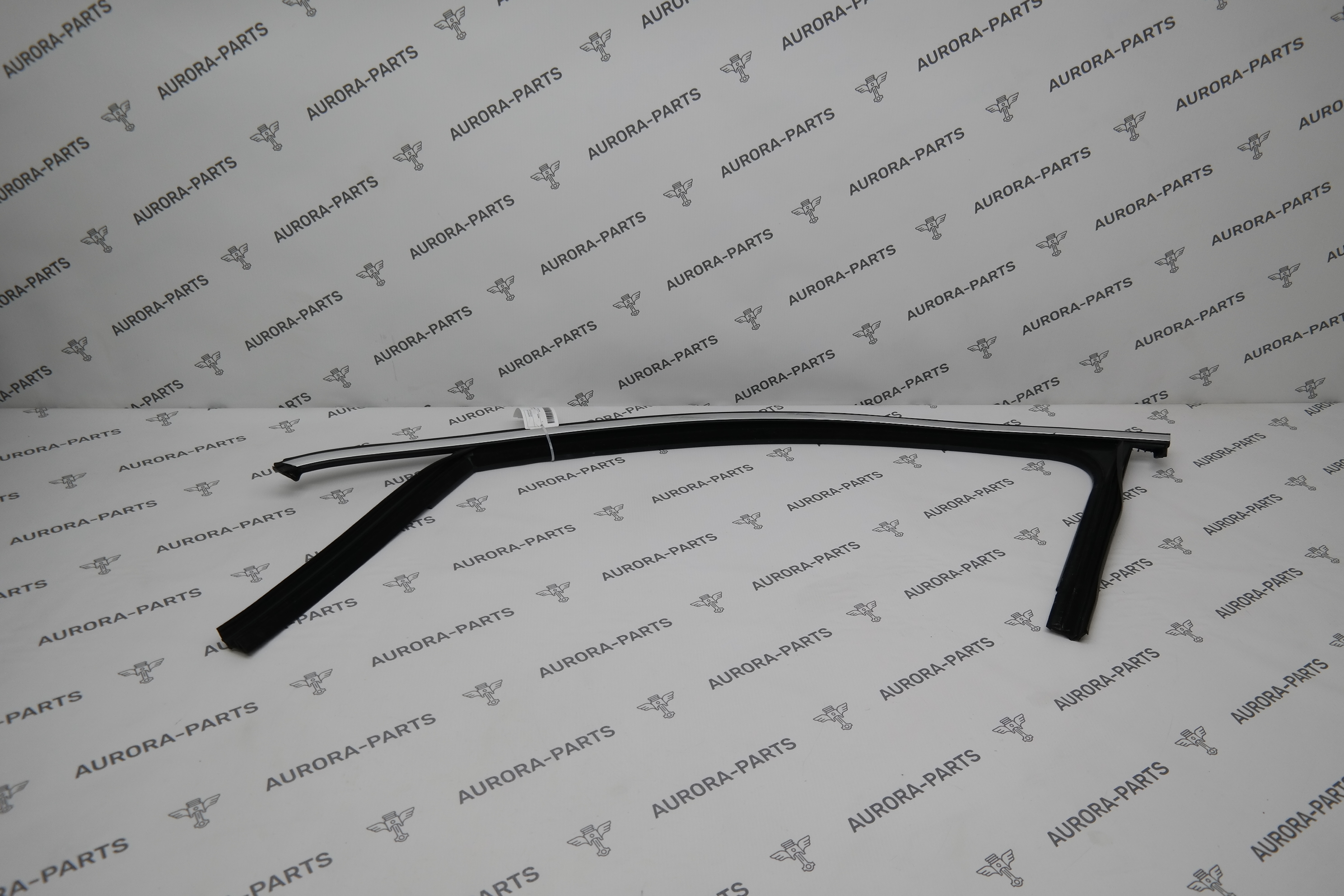 Направляющая стекла передней двери c молдингом LH Mercedes A-Klasse