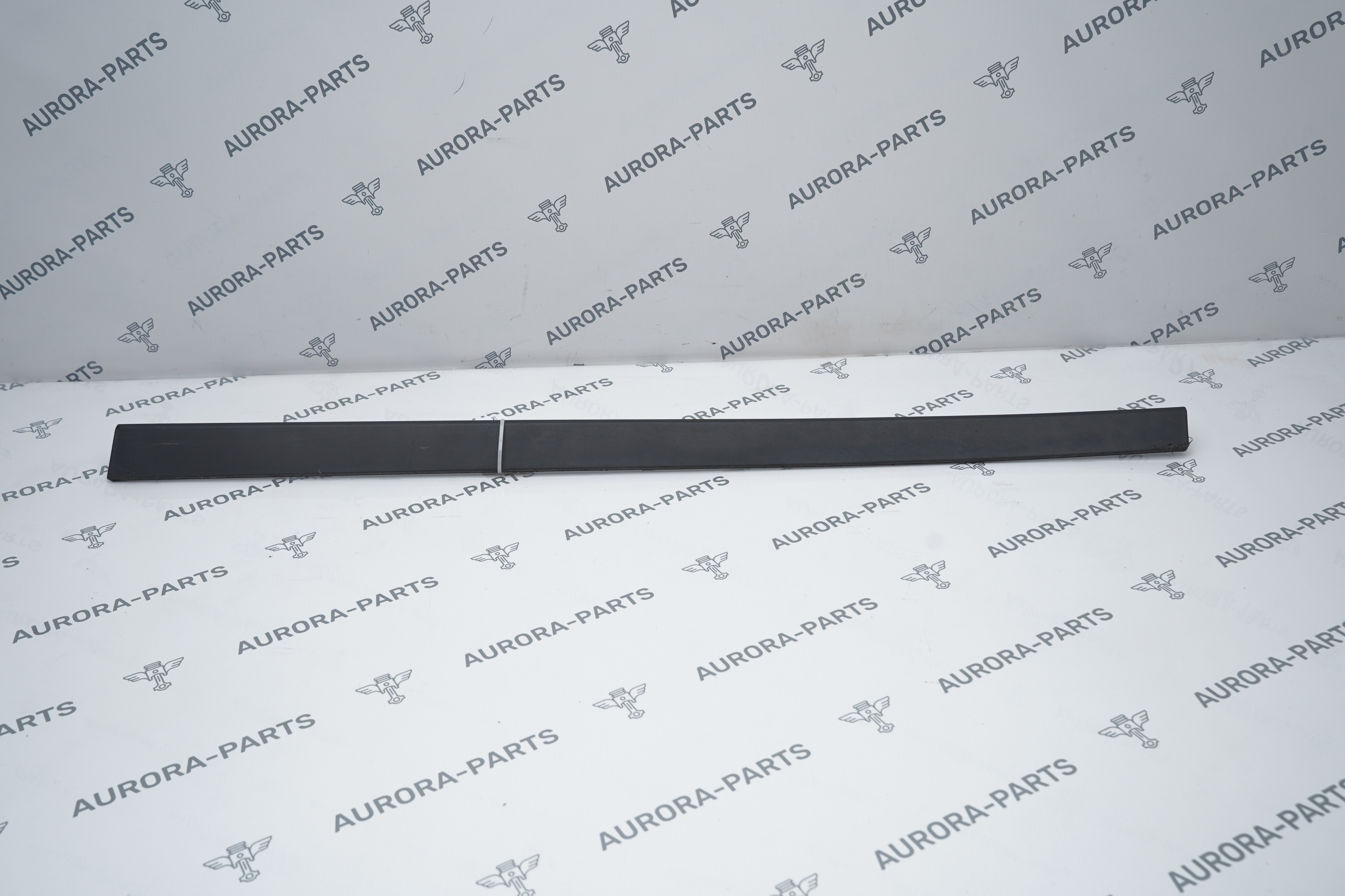 Молдинг передней двери нижний RH Hyundai Tucson