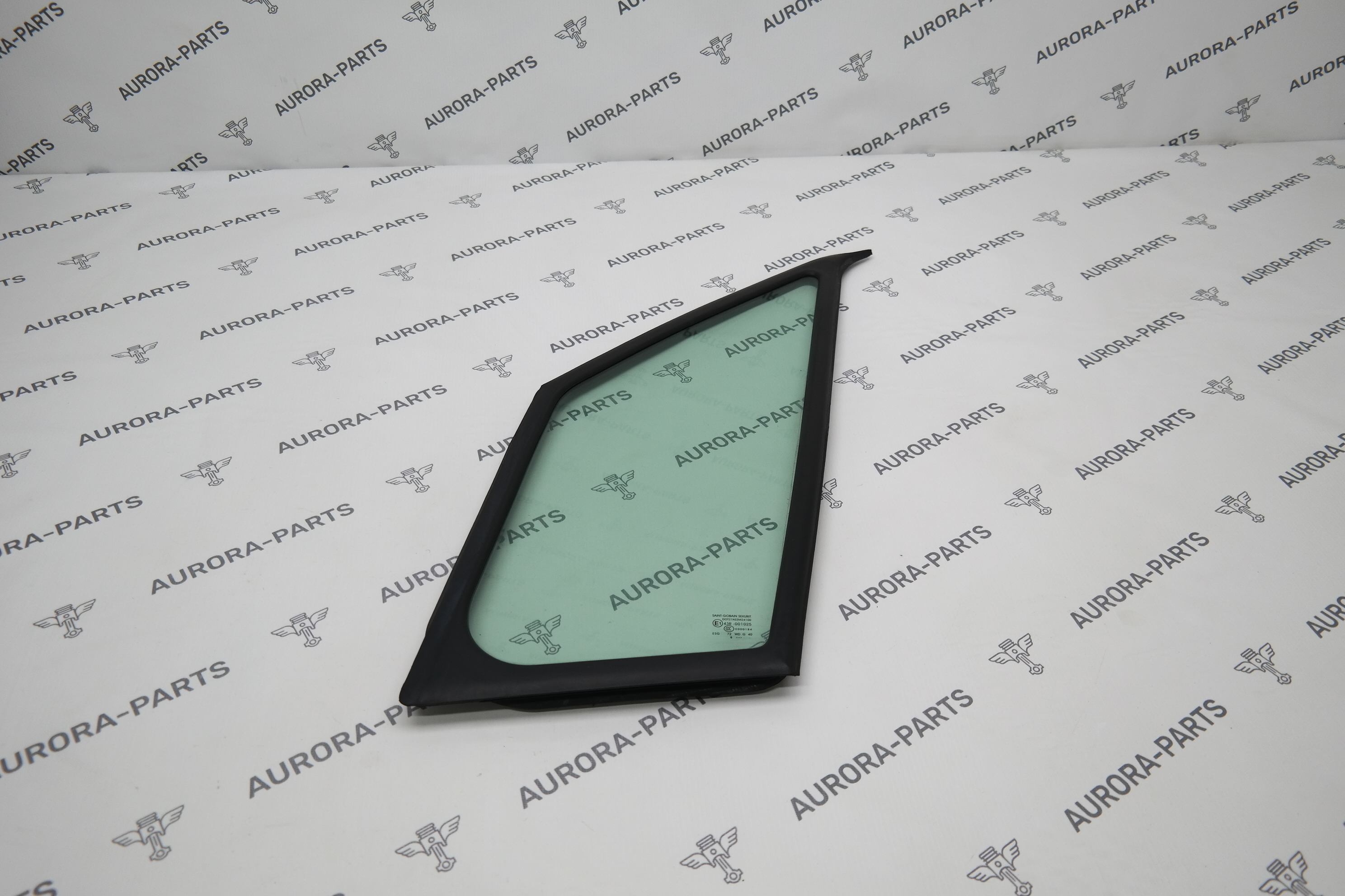 Форточка передней двери LH Mercedes Sprinter