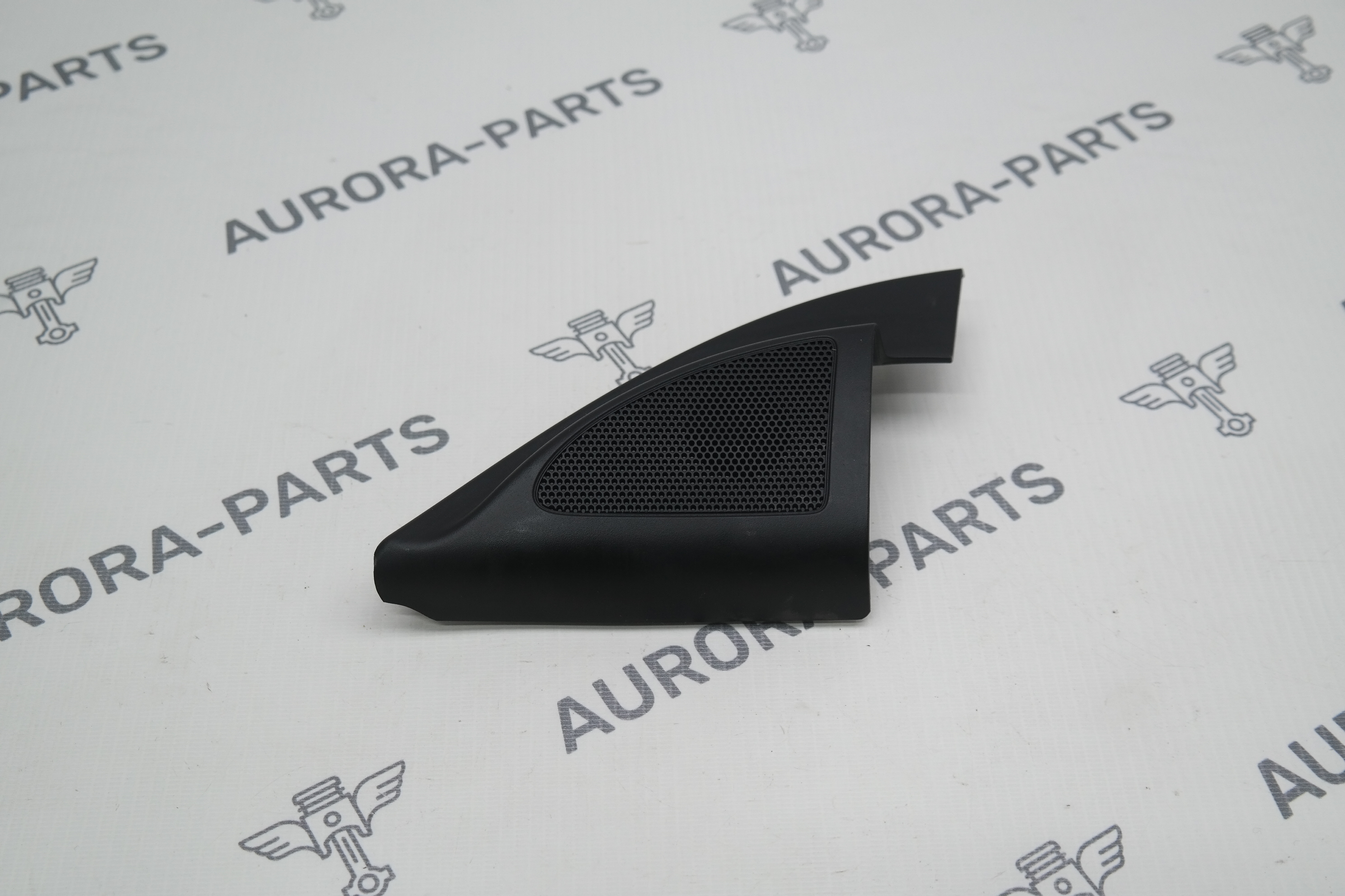 Накладка обшивки передней двери (Сетка динамика) LH Kia Sorento