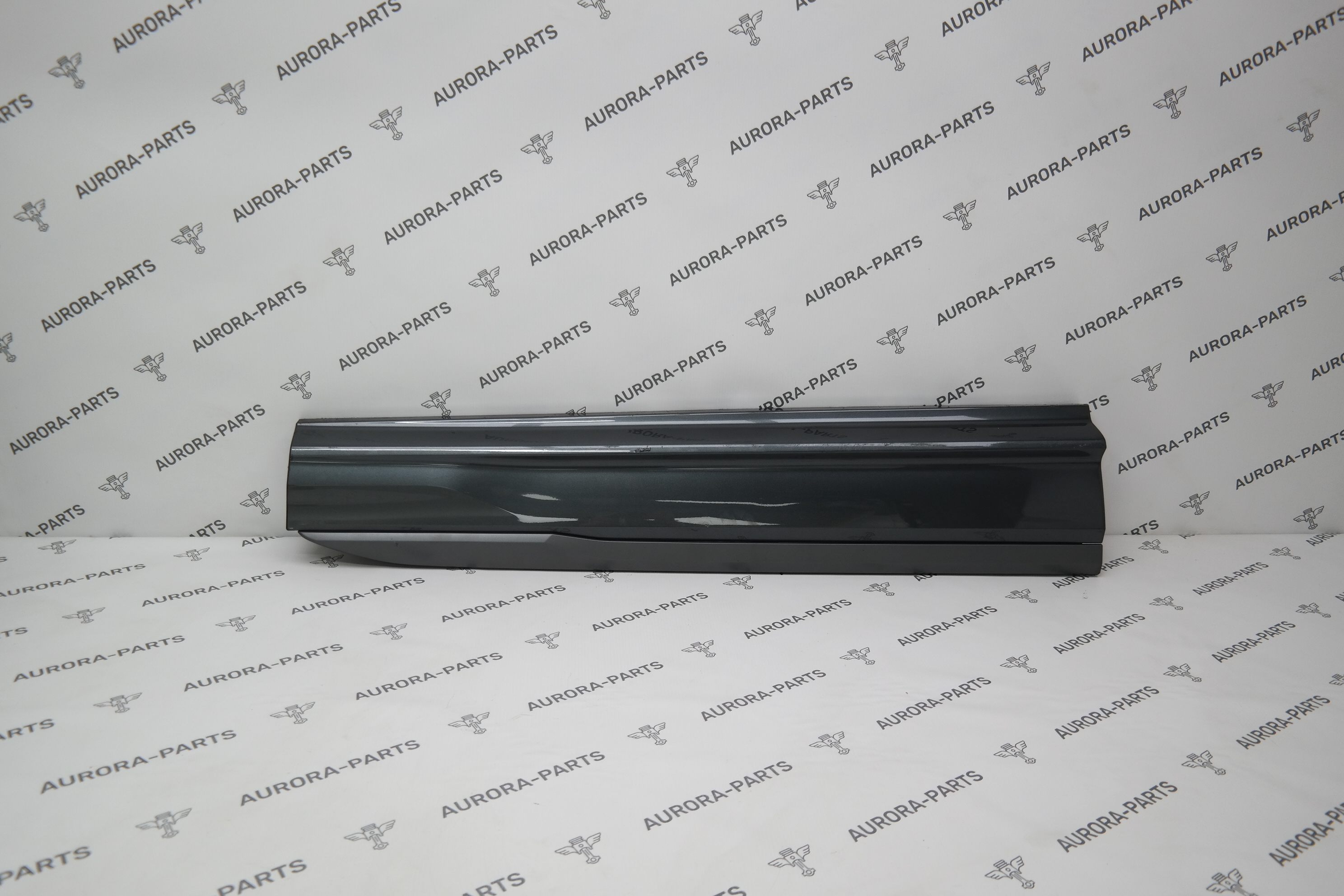 Молдинг передней двери нижний RH Audi Q7