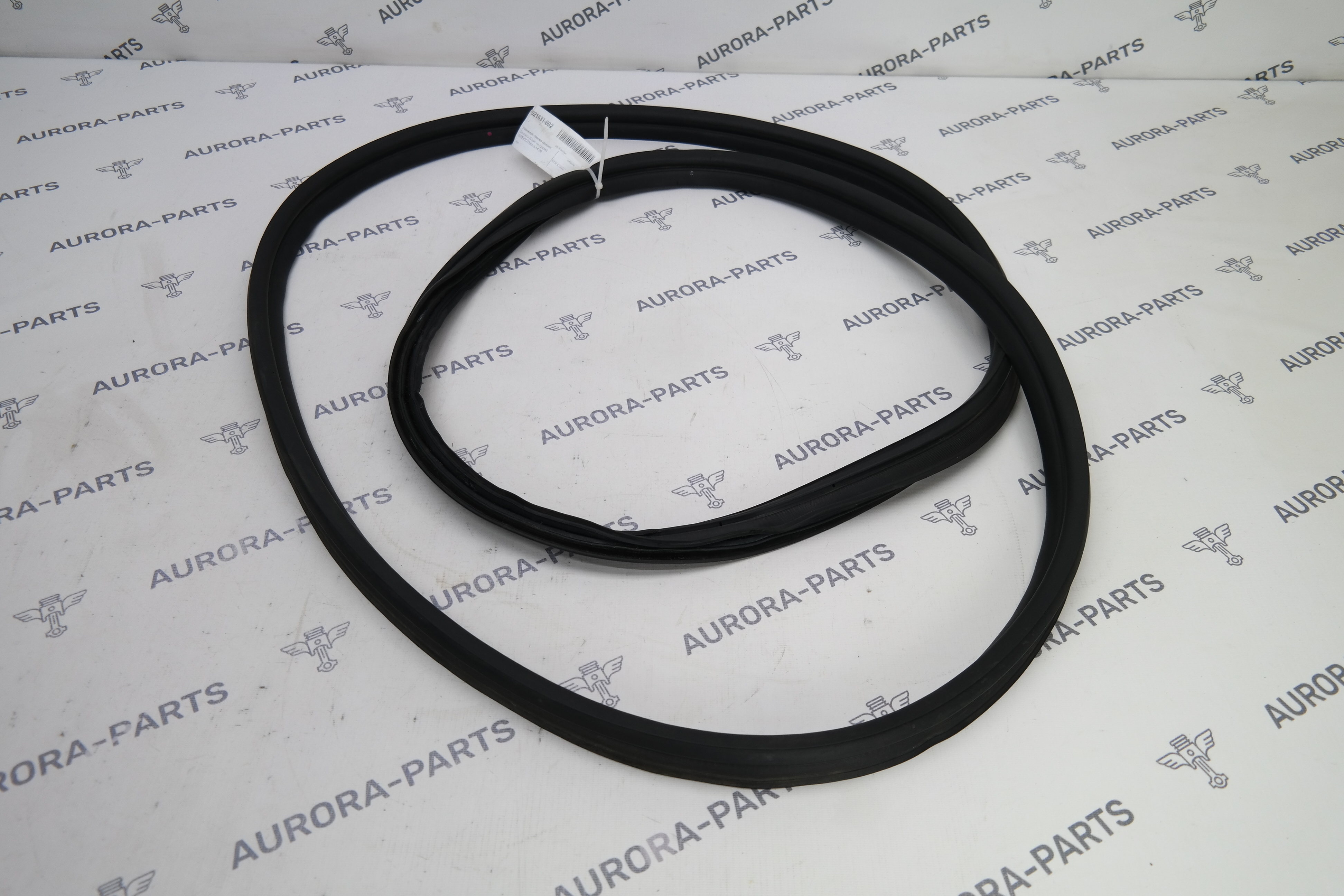 Уплотнитель проема крышки багажника (Стоит на кузове) Kia Sorento