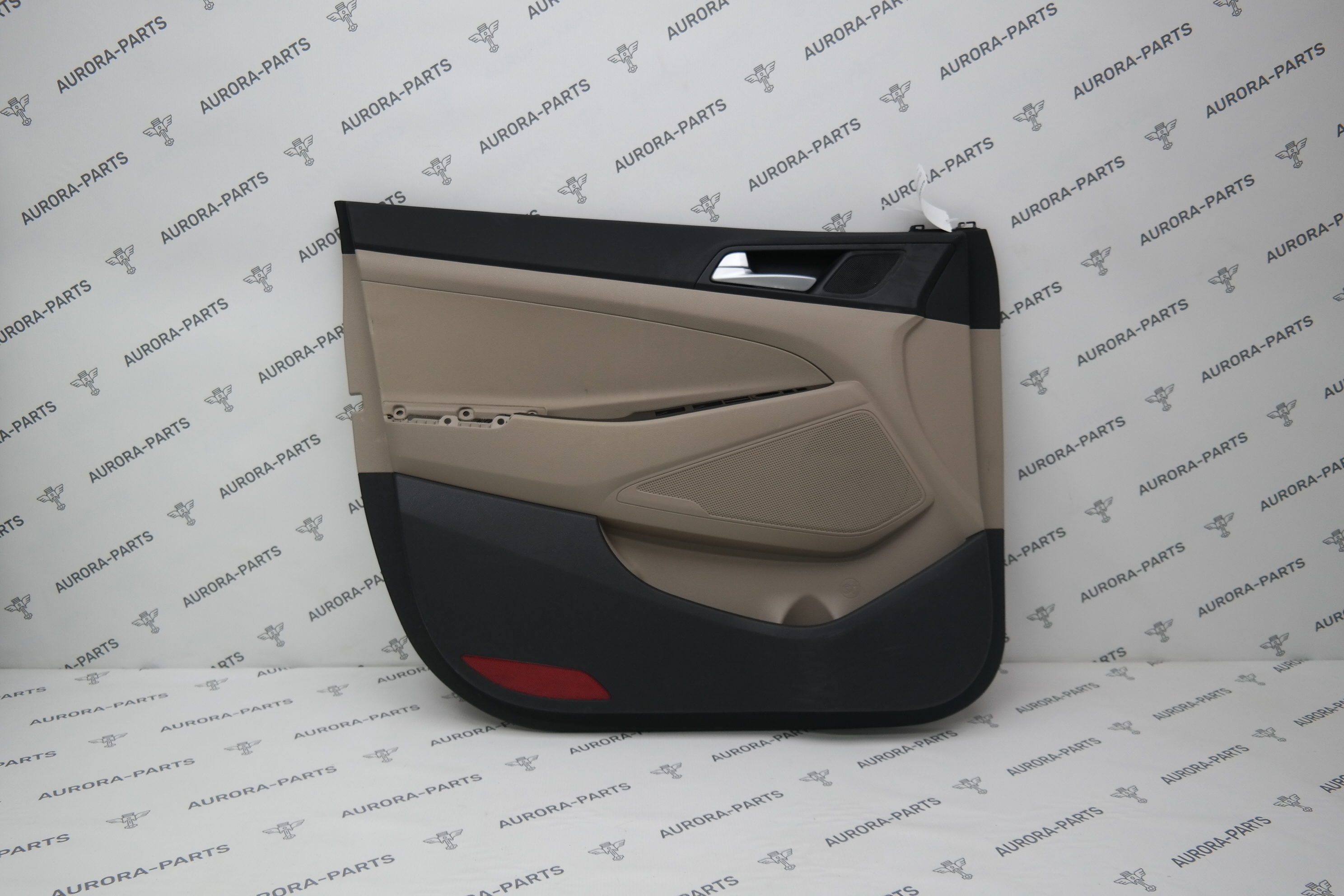 Обшивка передней двери LH Hyundai Tucson