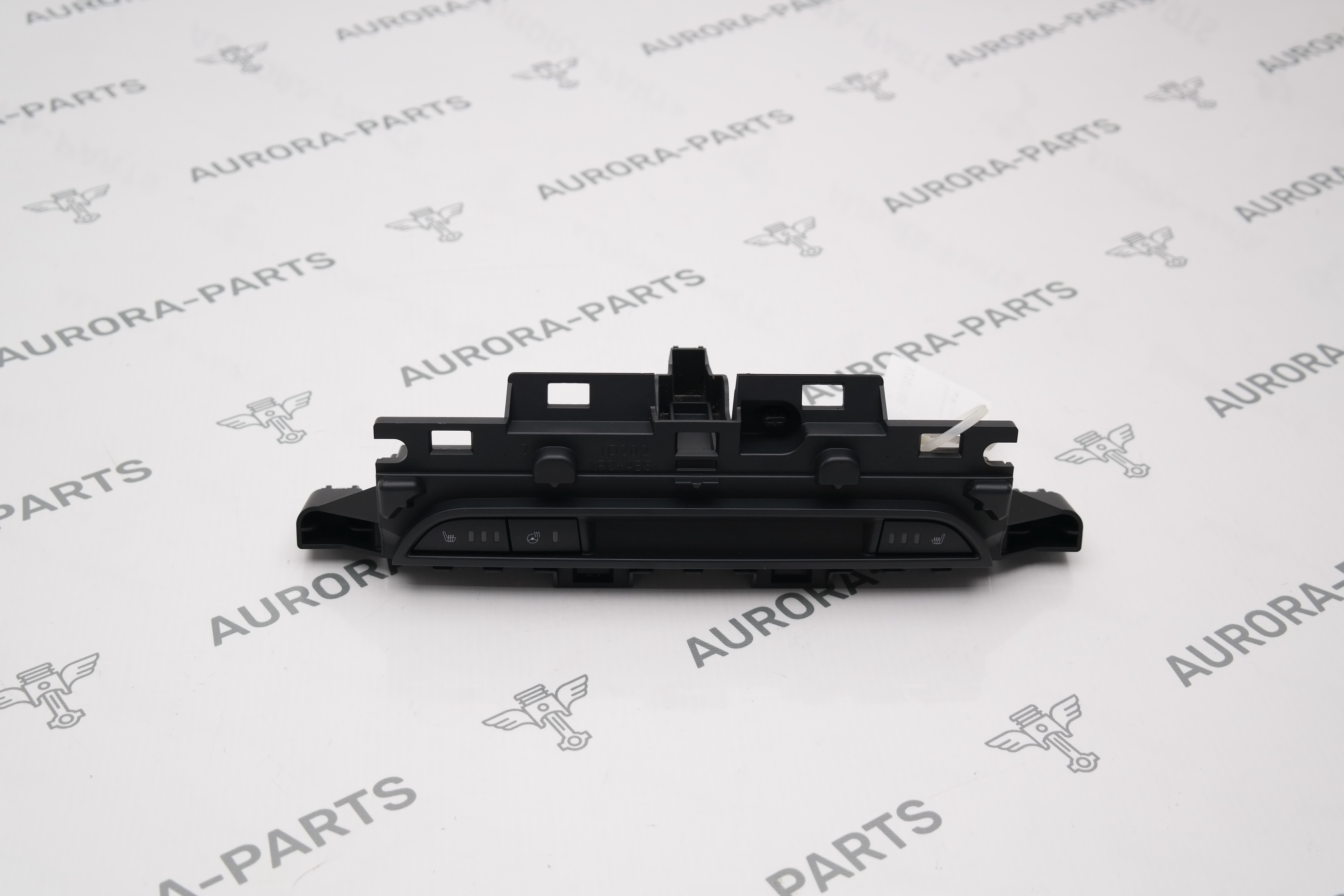 Кнопка включения обогрева рулевого колеса Mazda CX-5