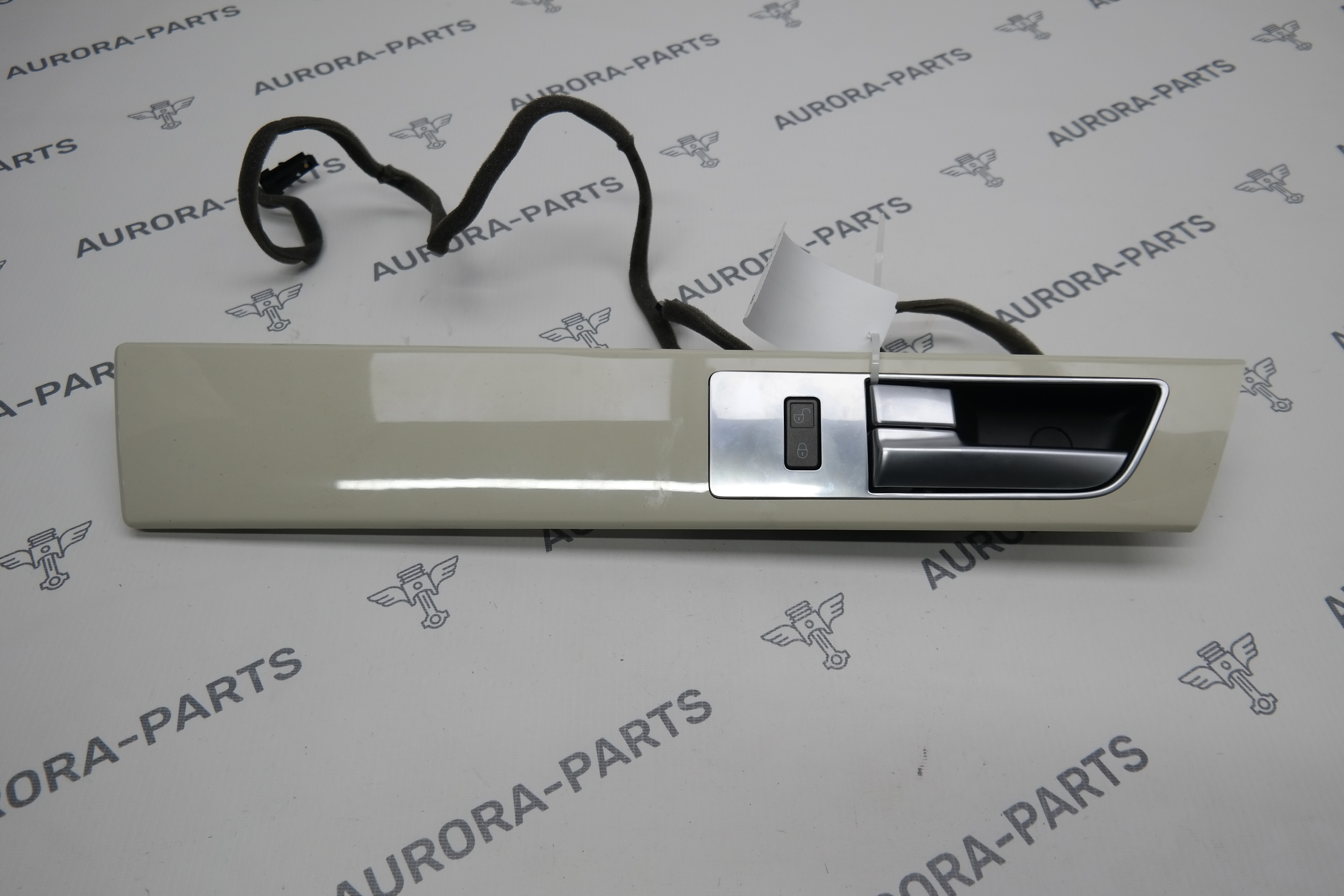 Накладка декоративная передней двери(в сборе с ручкой) LH Land Rover Discovery