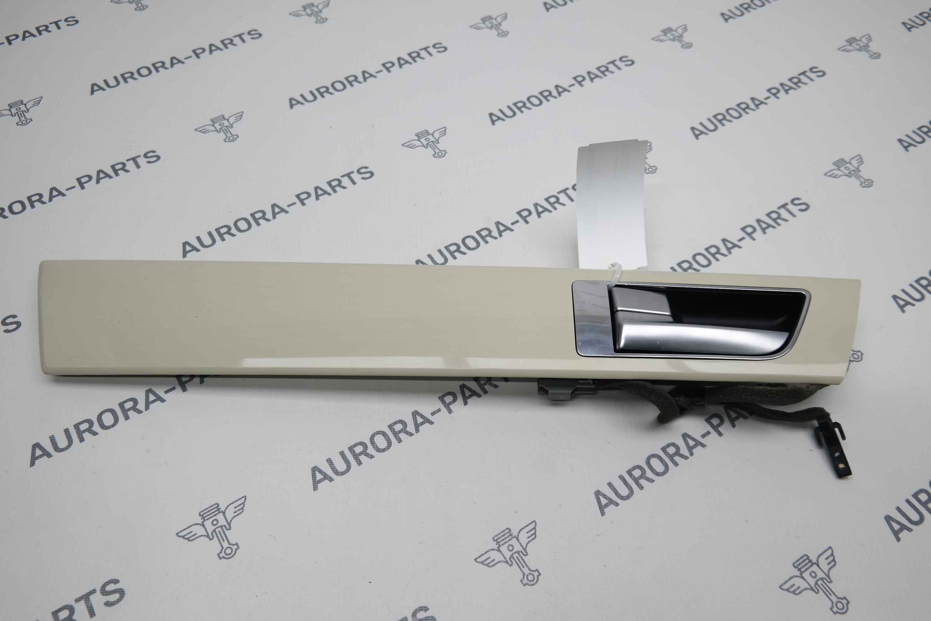 Накладка декоративная задней двери(в сборе с ручкой) LH Land Rover Discovery