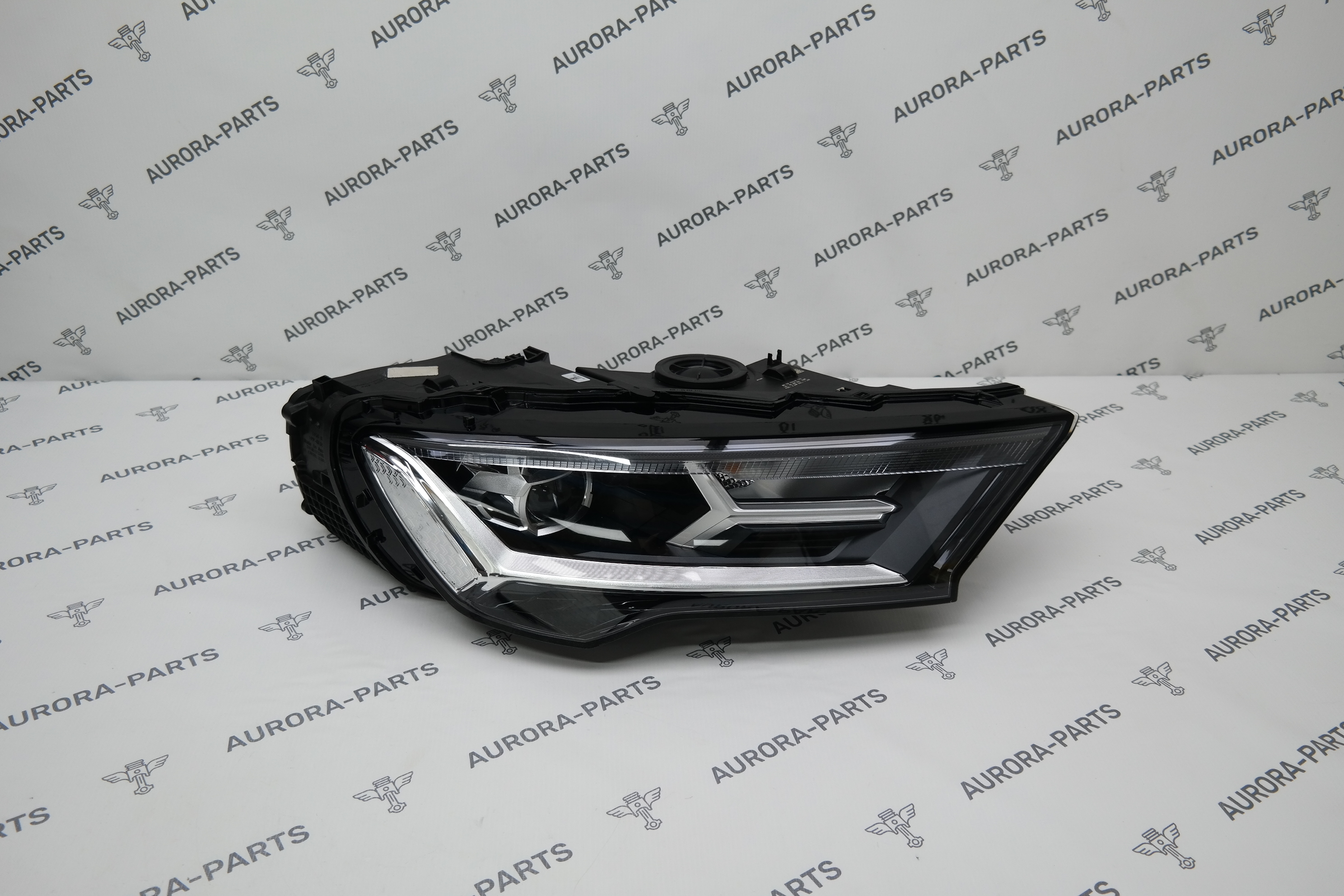 Фара передняя в сборе RH рестайлинг Audi Q7