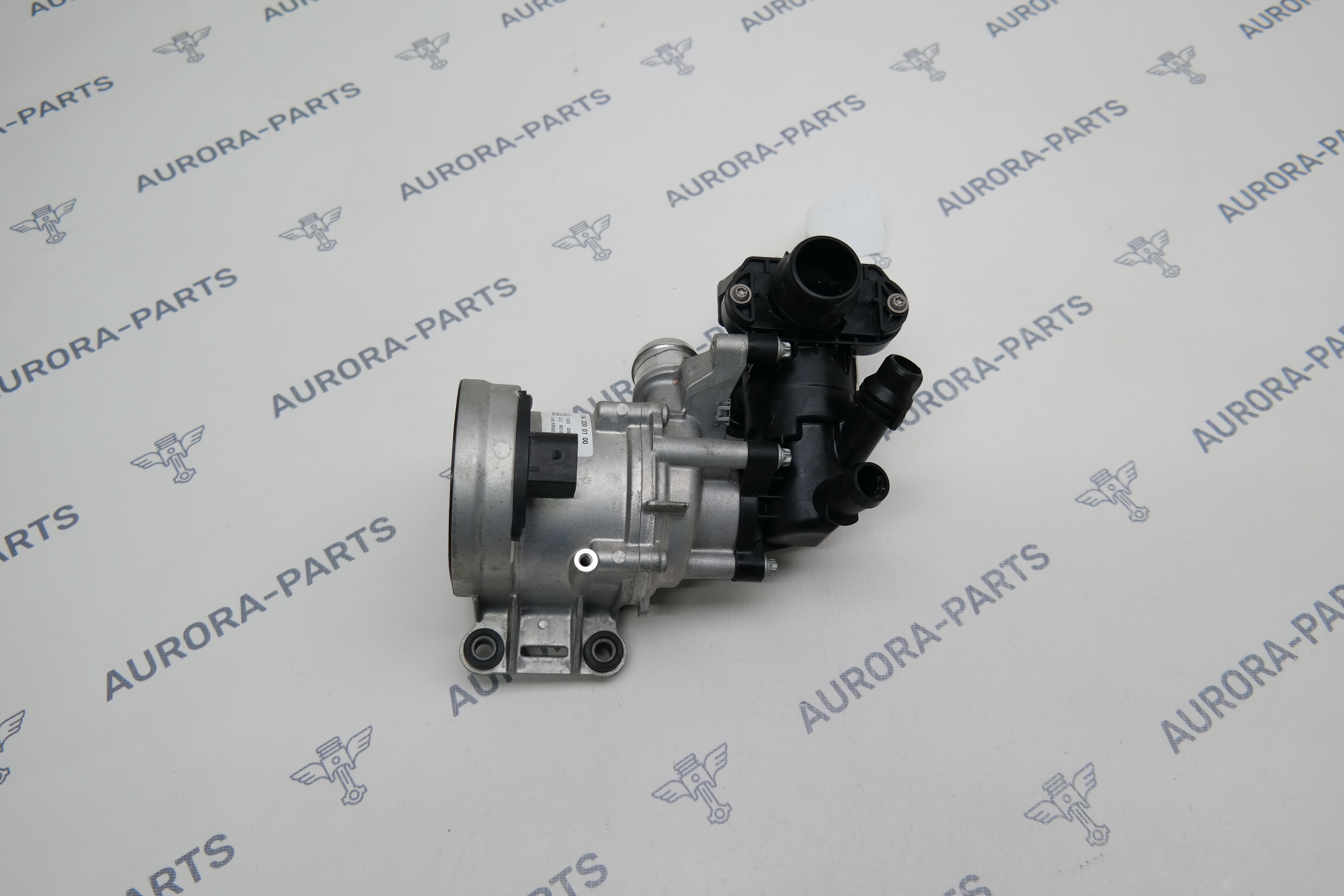 Насос системы охлаждения в сборе с термостатом Mercedes C-Klasse