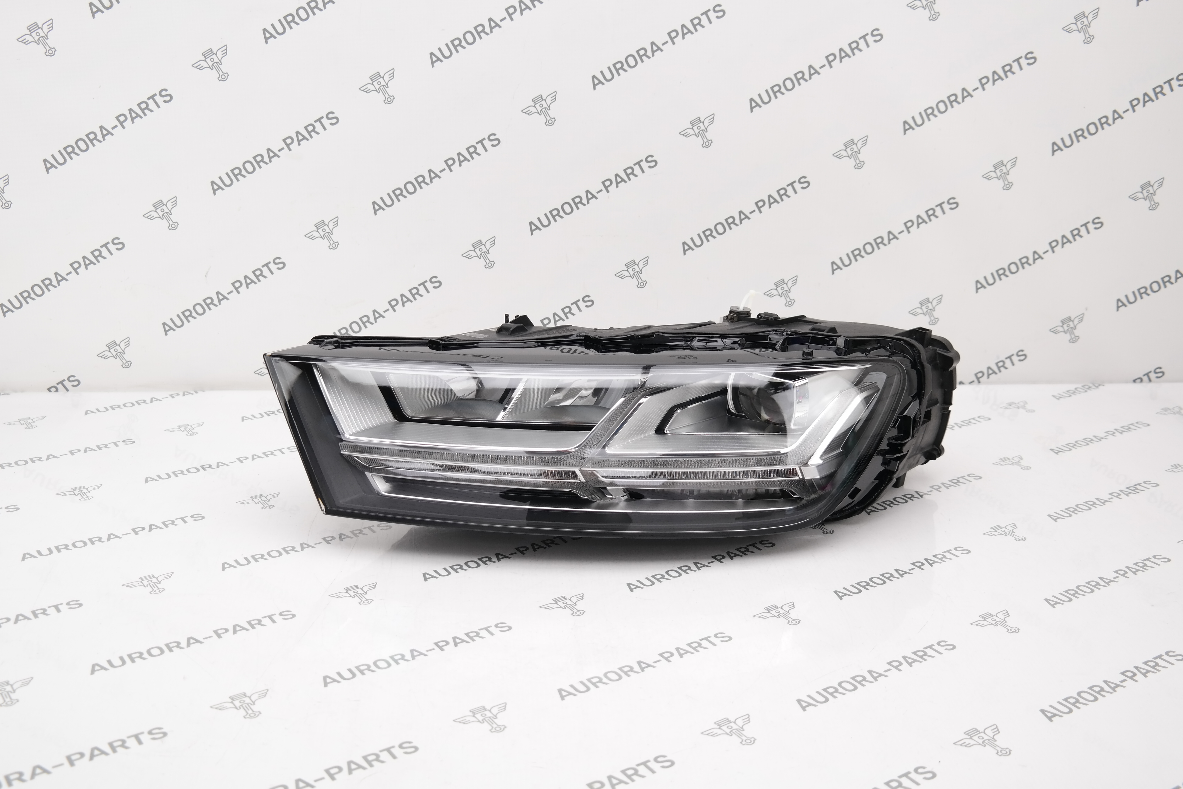 Фара светодиодная (Без блоков) LH Audi Q7