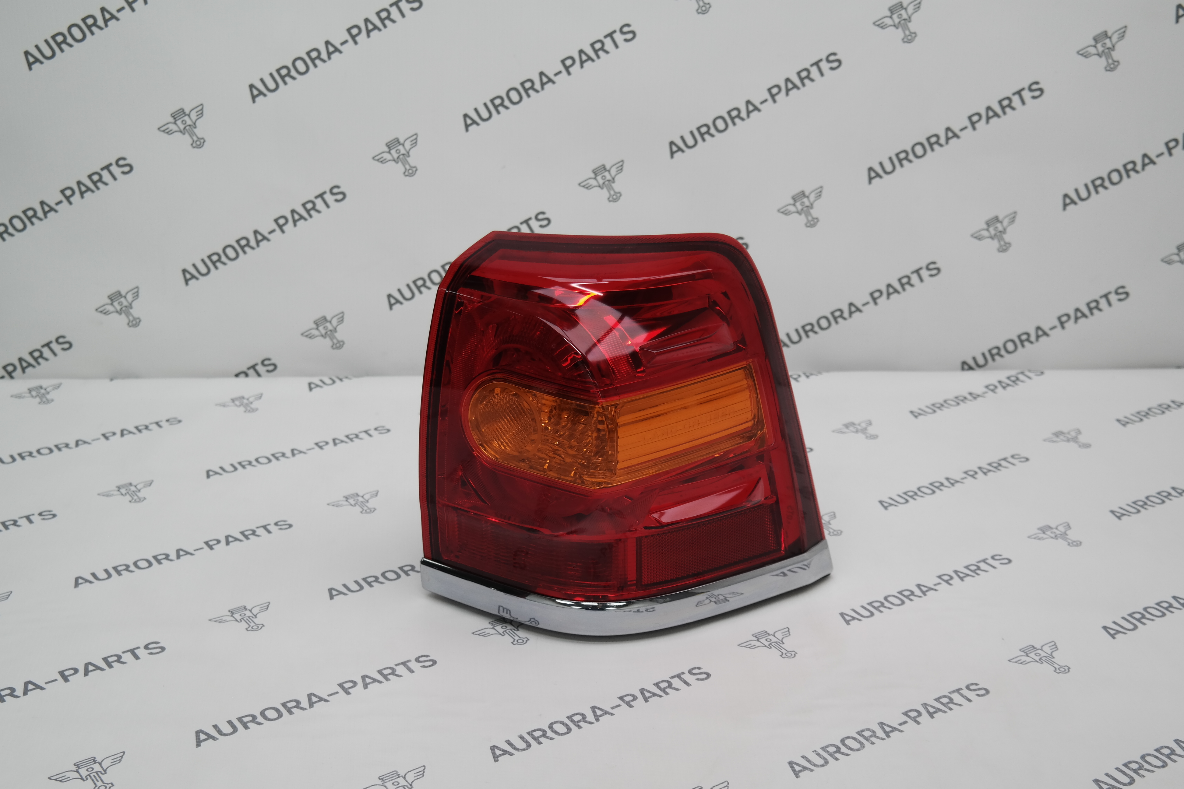 Фонарь задний RH наружний Toyota Land Cruiser