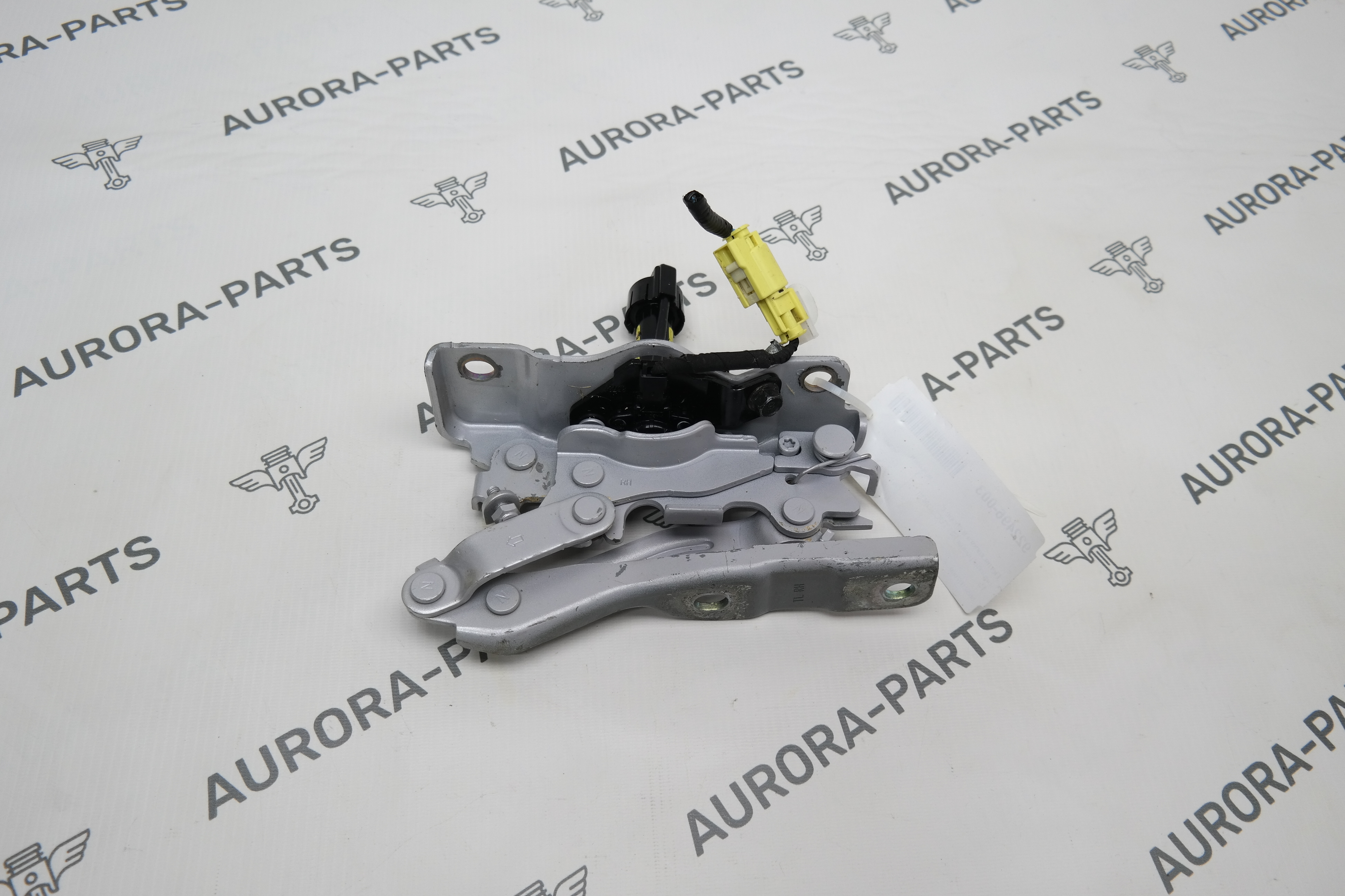 Петля капота в сборе с пиропатроном RH Hyundai Tucson