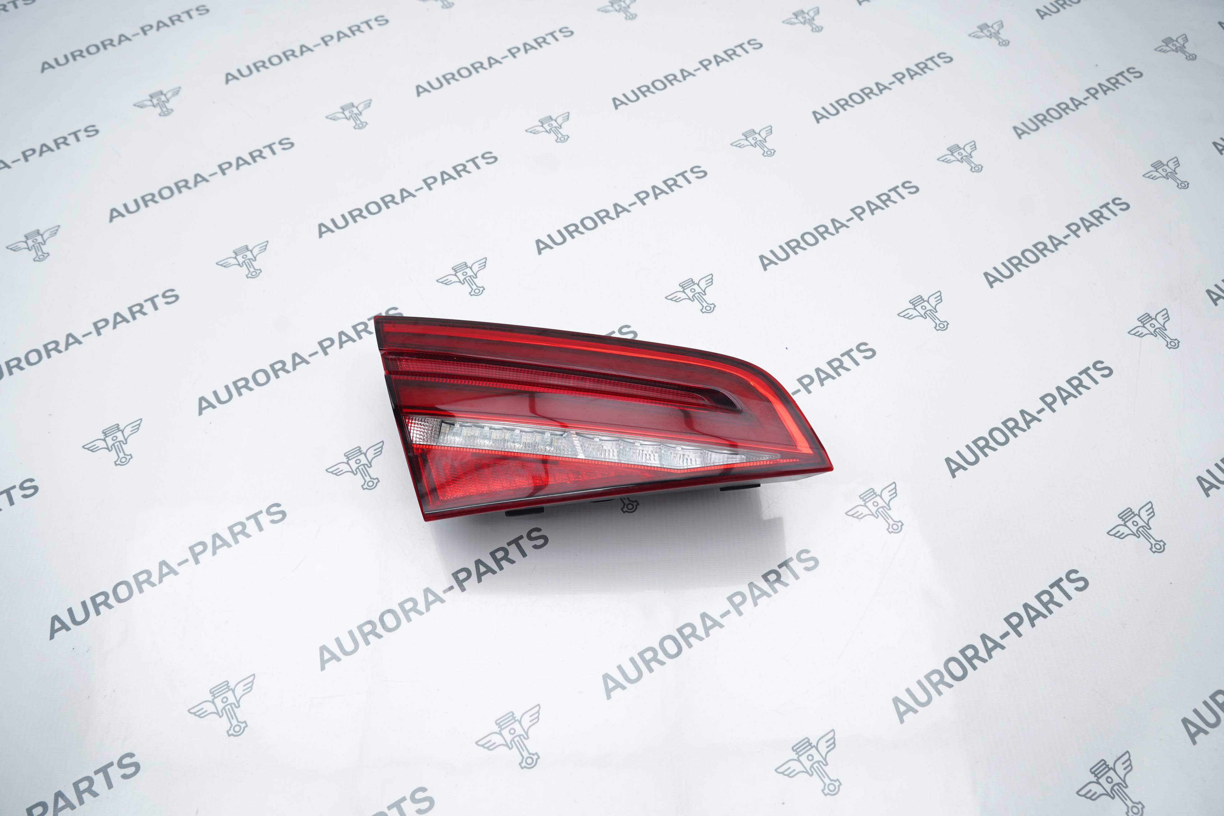 Фонарь задний LH в крышку багажника Audi A3