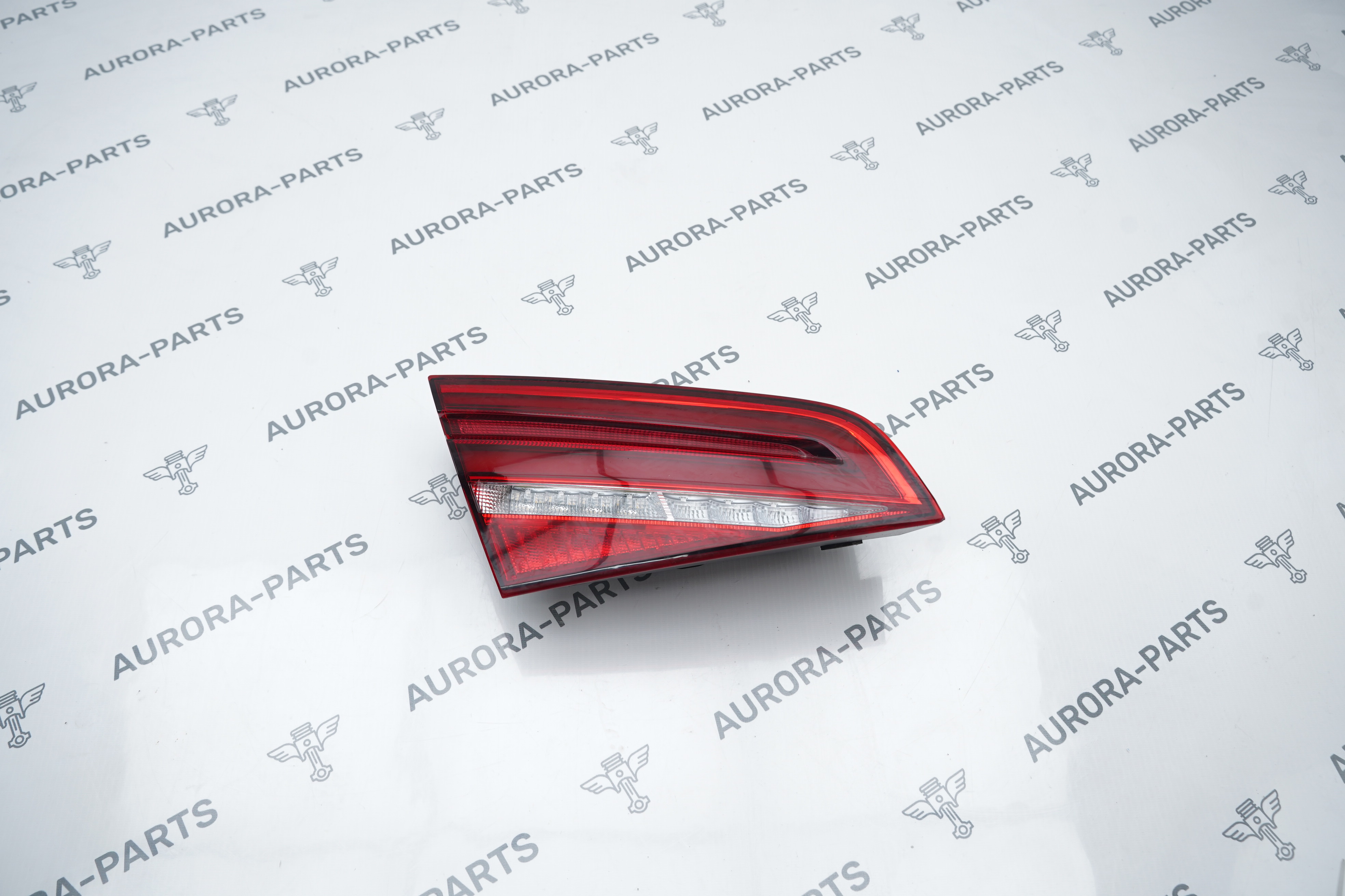 Фонарь задний LH в крышку багажника Audi A3