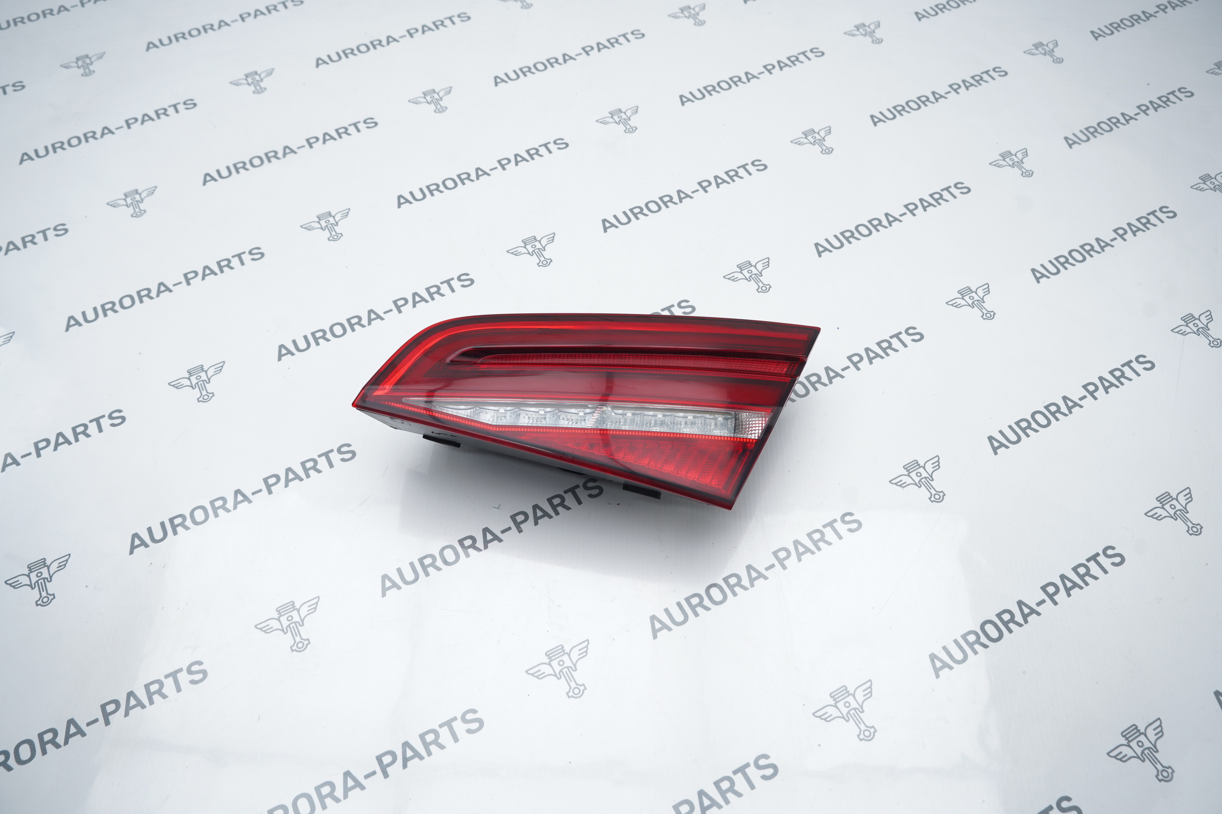 Фонарь задний RH в крышку багажника Audi A3