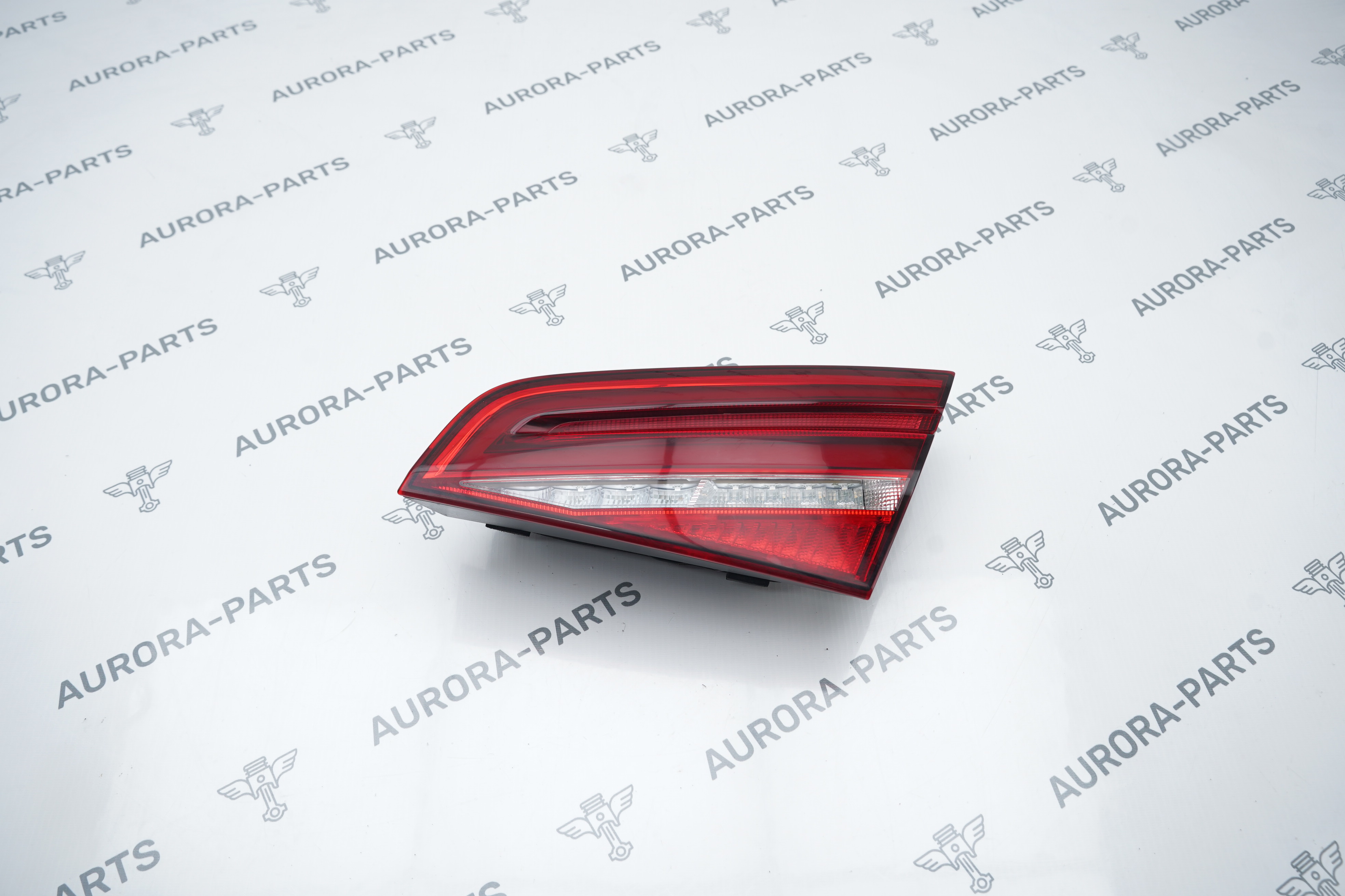 Фонарь задний RH в крышку багажника Audi A3