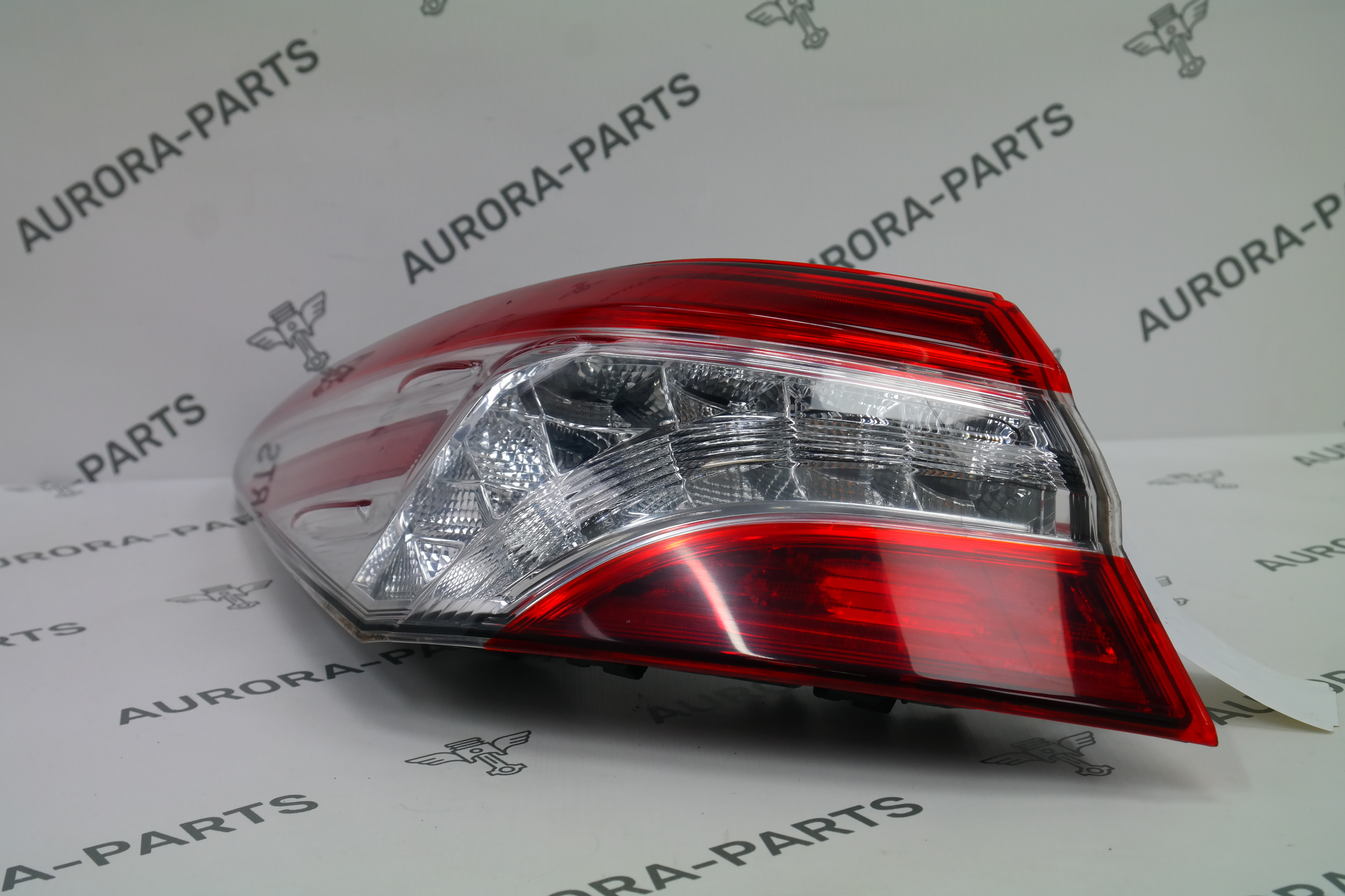 Фонарь задний LH в крыло Toyota Camry