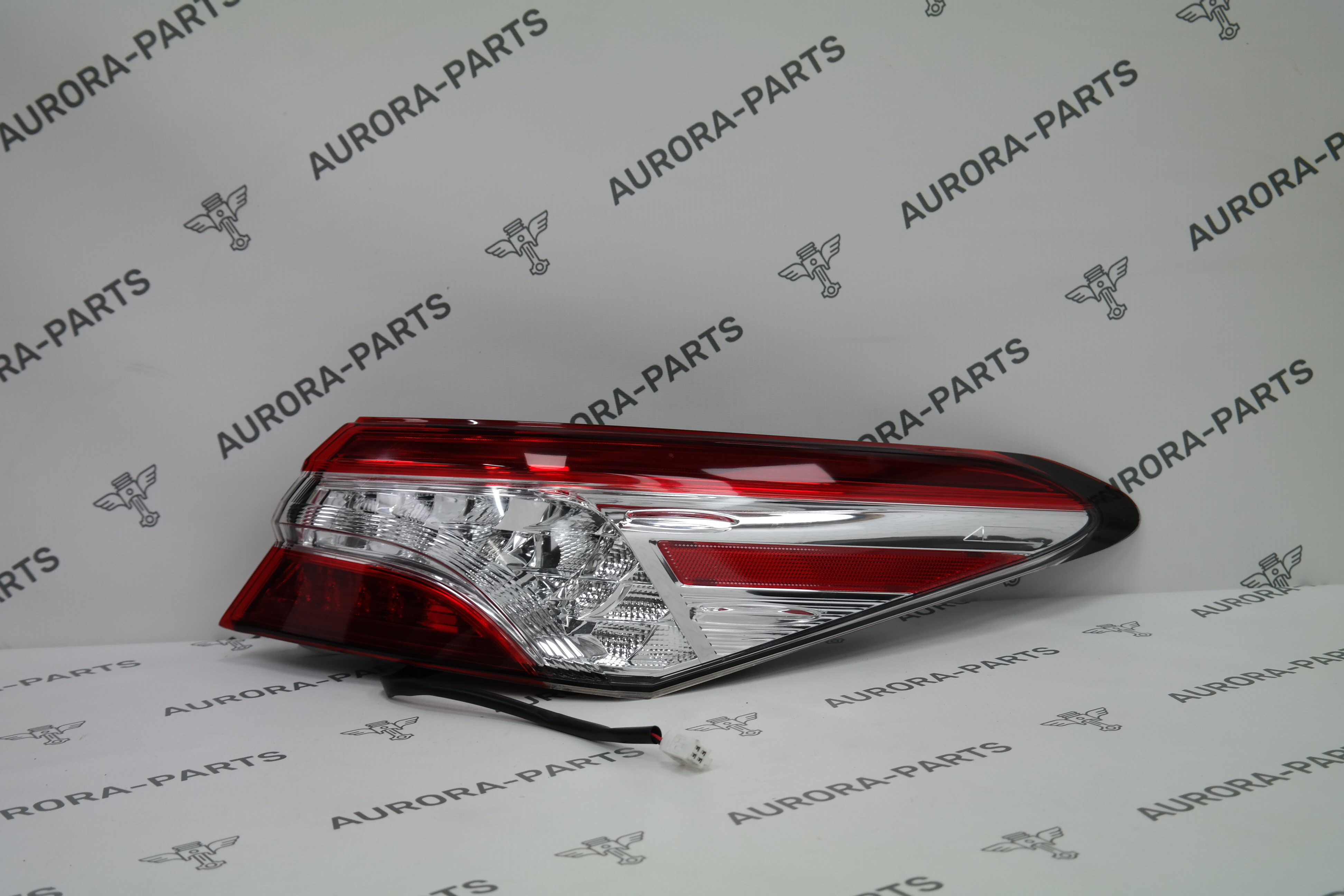 Фонарь задний RH в крыло Toyota Camry