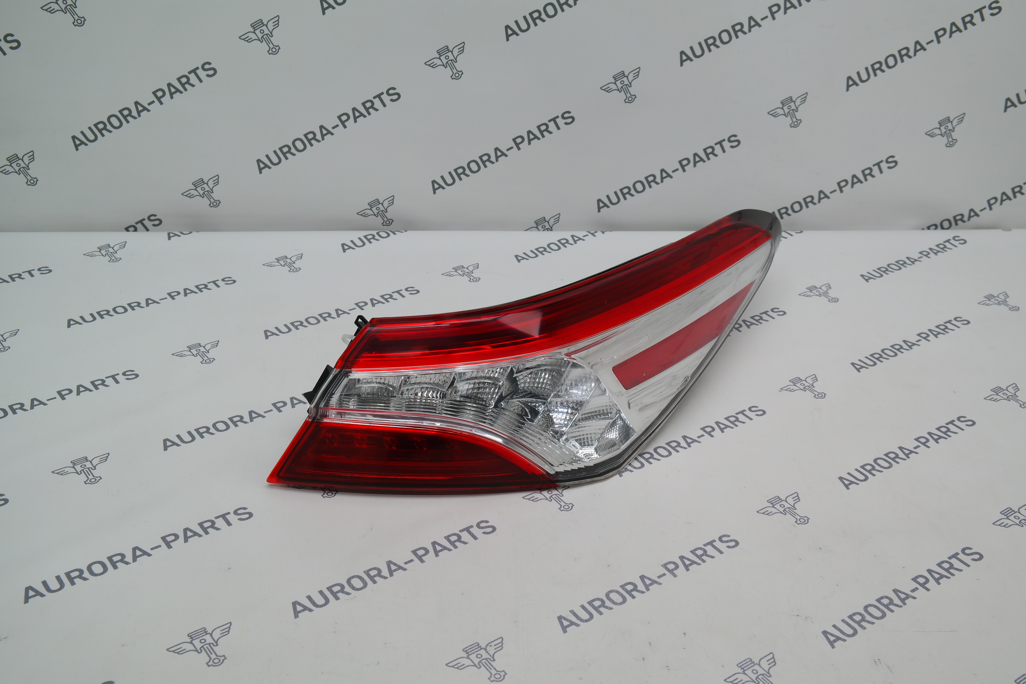 Фонарь задний RH в крыло Toyota Camry