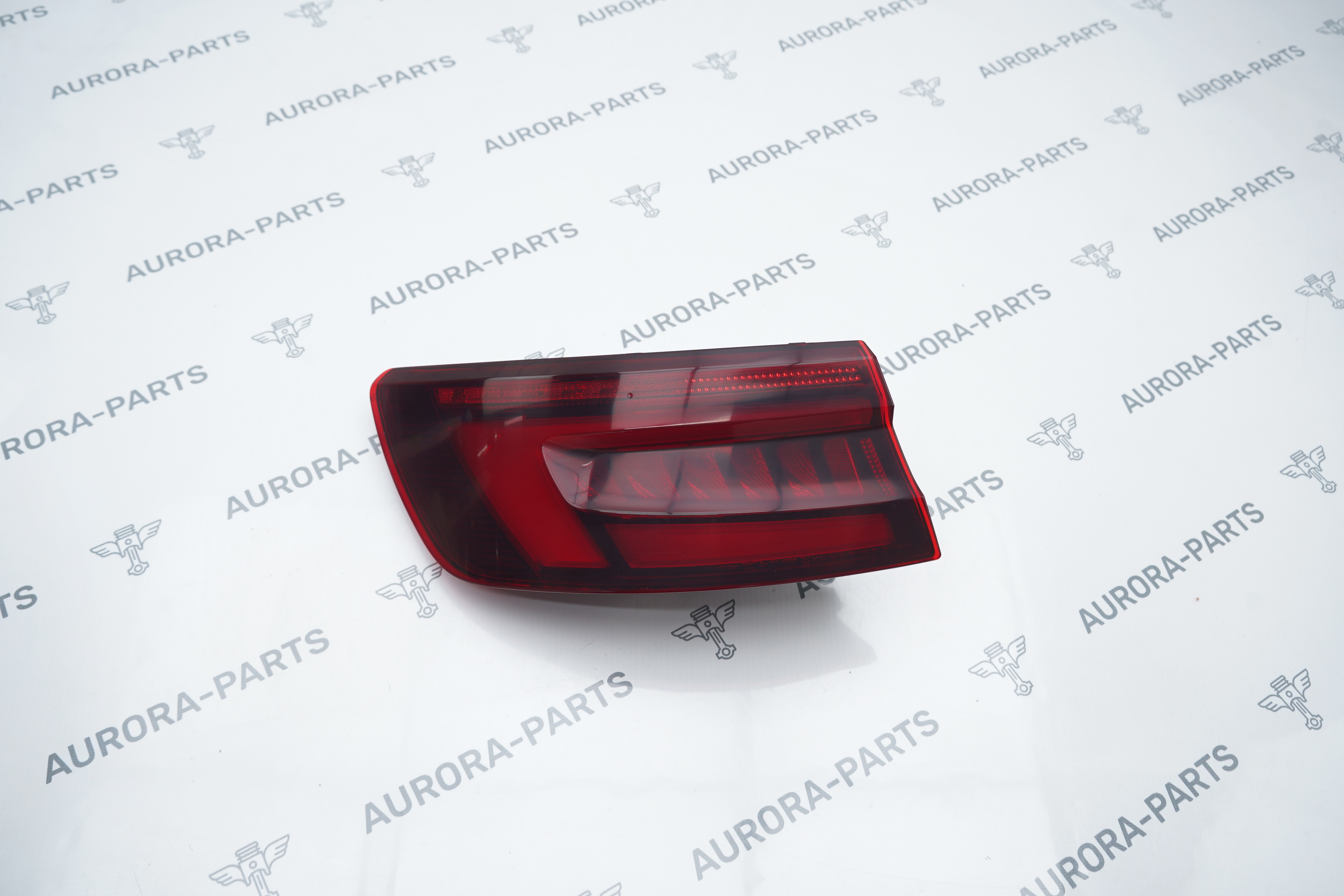 Фонарь задний светодиодный в крыло седан дорестайлинг LH Audi A4