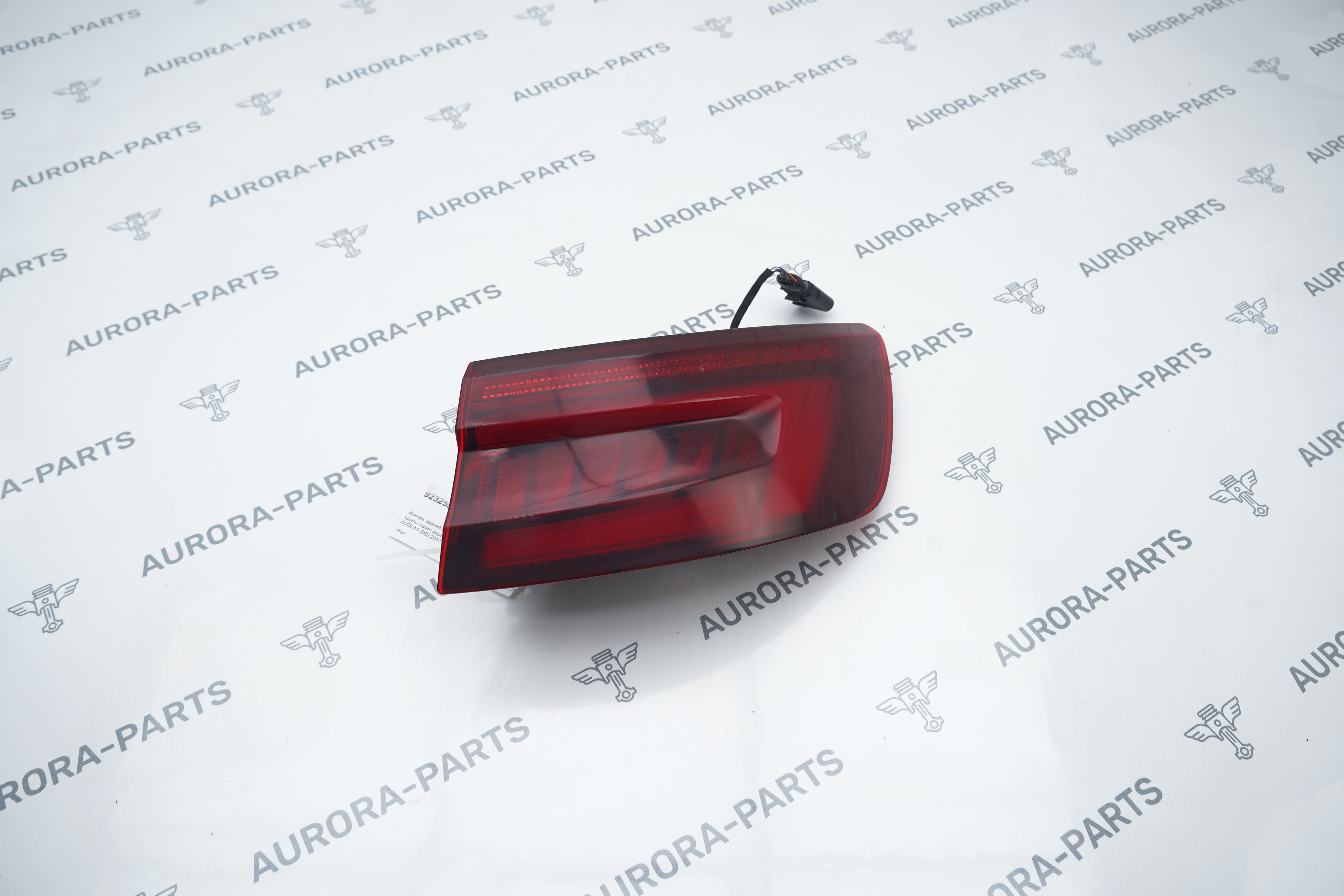 Фонарь задний светодиодный в крыло седан дорестайлинг RH Audi A4