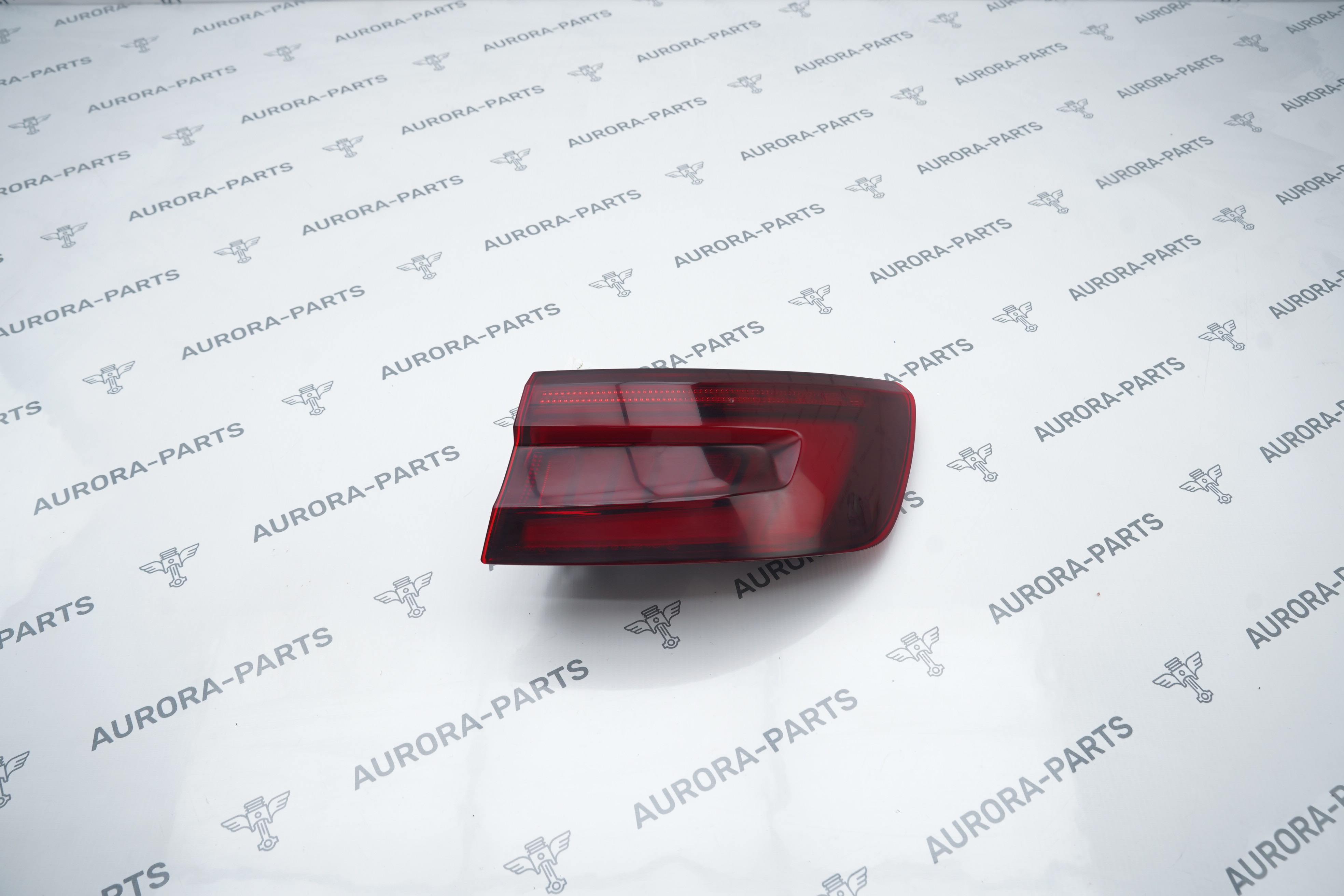 Фонарь задний светодиодный в крыло седан дорестайлинг RH Audi A4