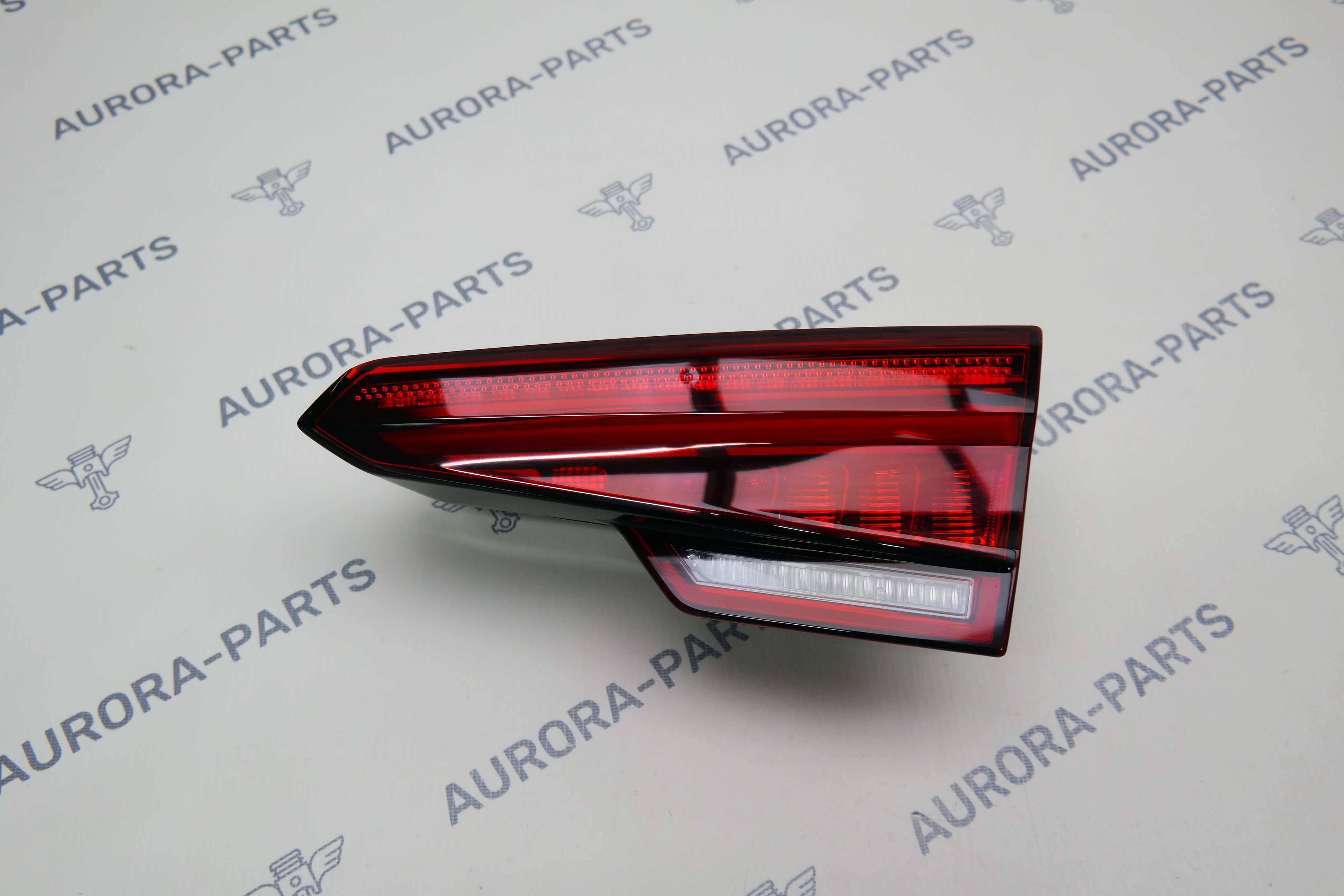 Фонарь задний RH светодиодный крышки багажника седан дорестайлинг Audi A4