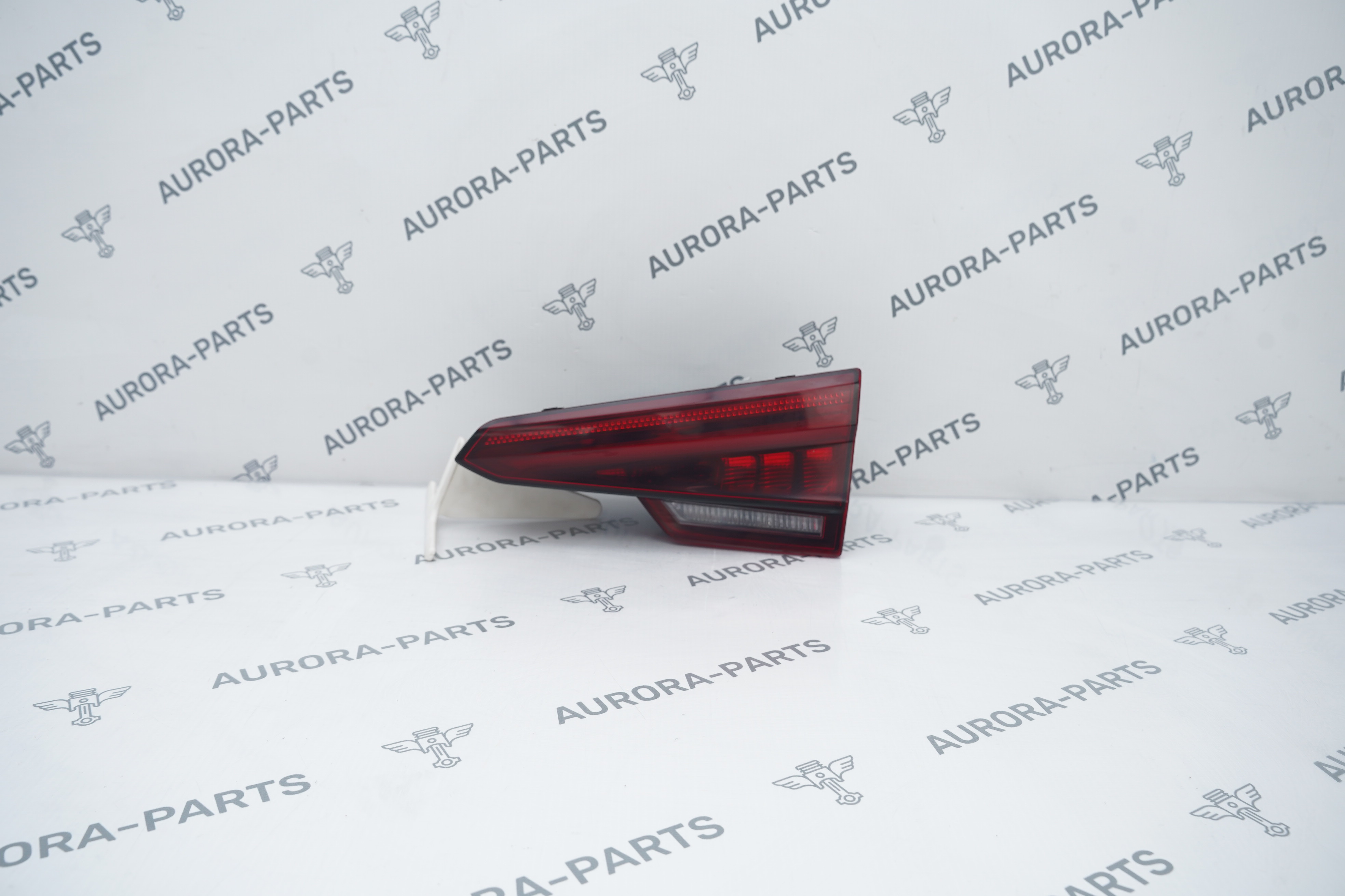 Фонарь задний RH светодиодный крышки багажника седан дорестайлинг Audi A4