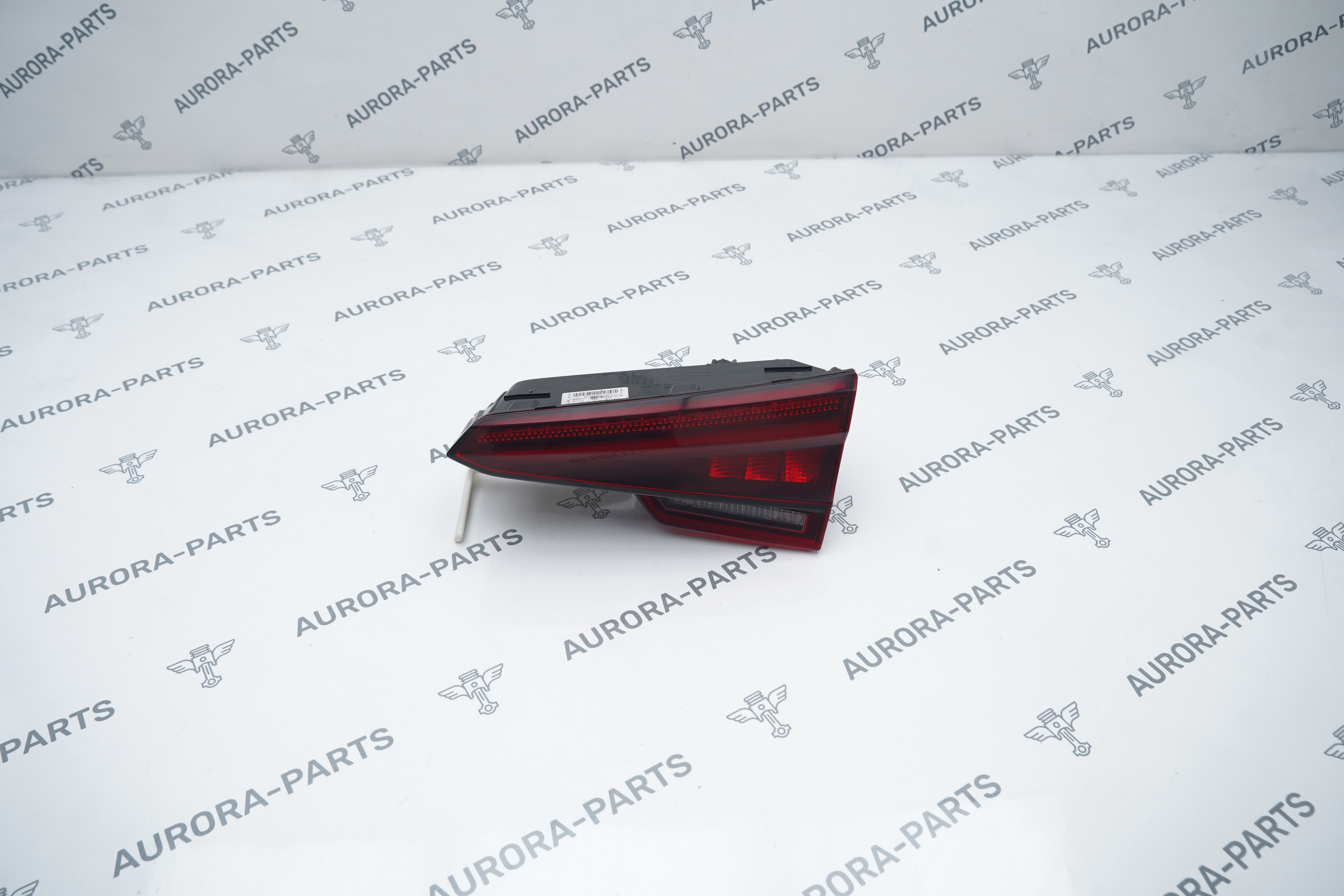 Фонарь задний RH светодиодный крышки багажника седан дорестайлинг Audi A4