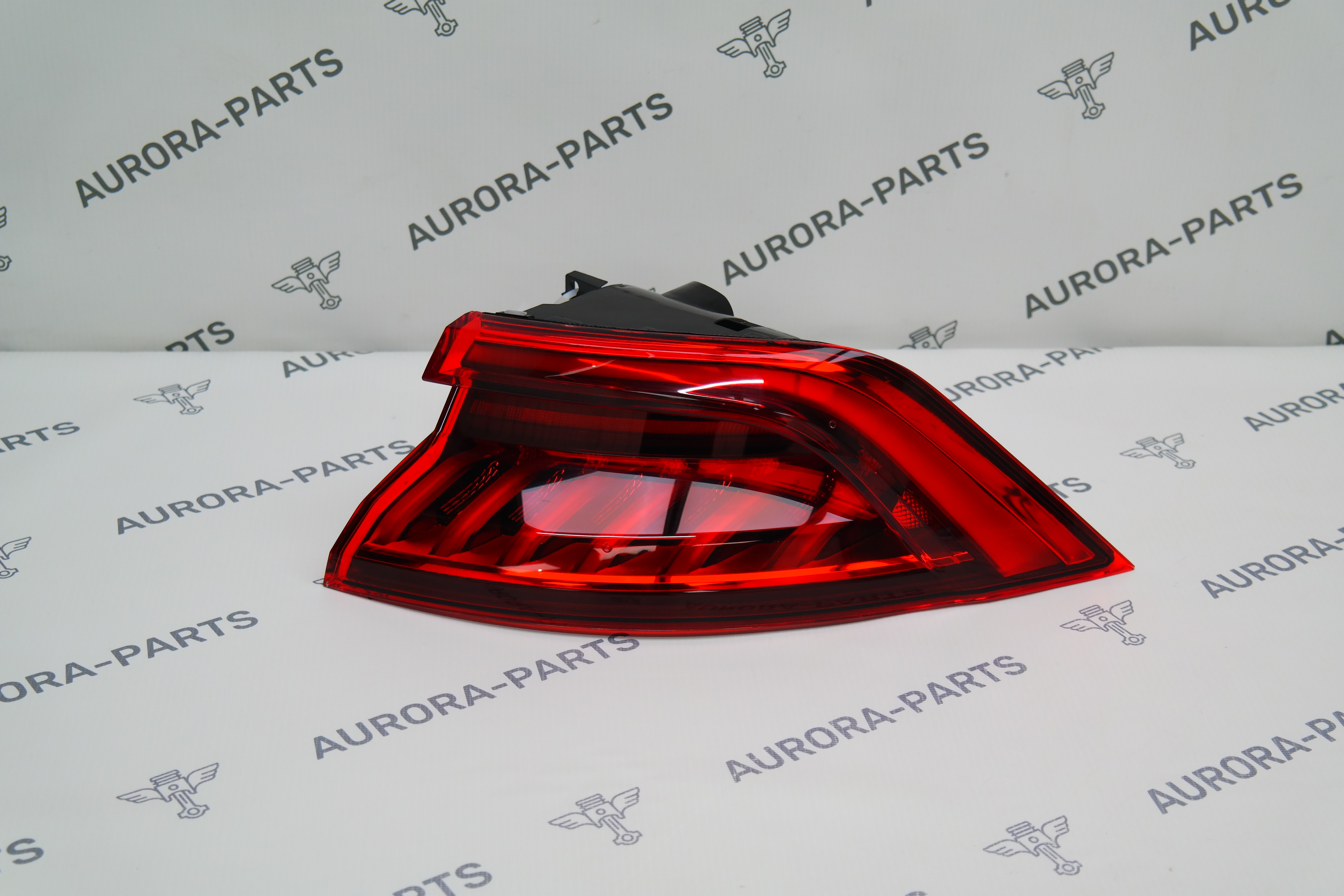 Фонарь задний RH в крыло Audi Q8