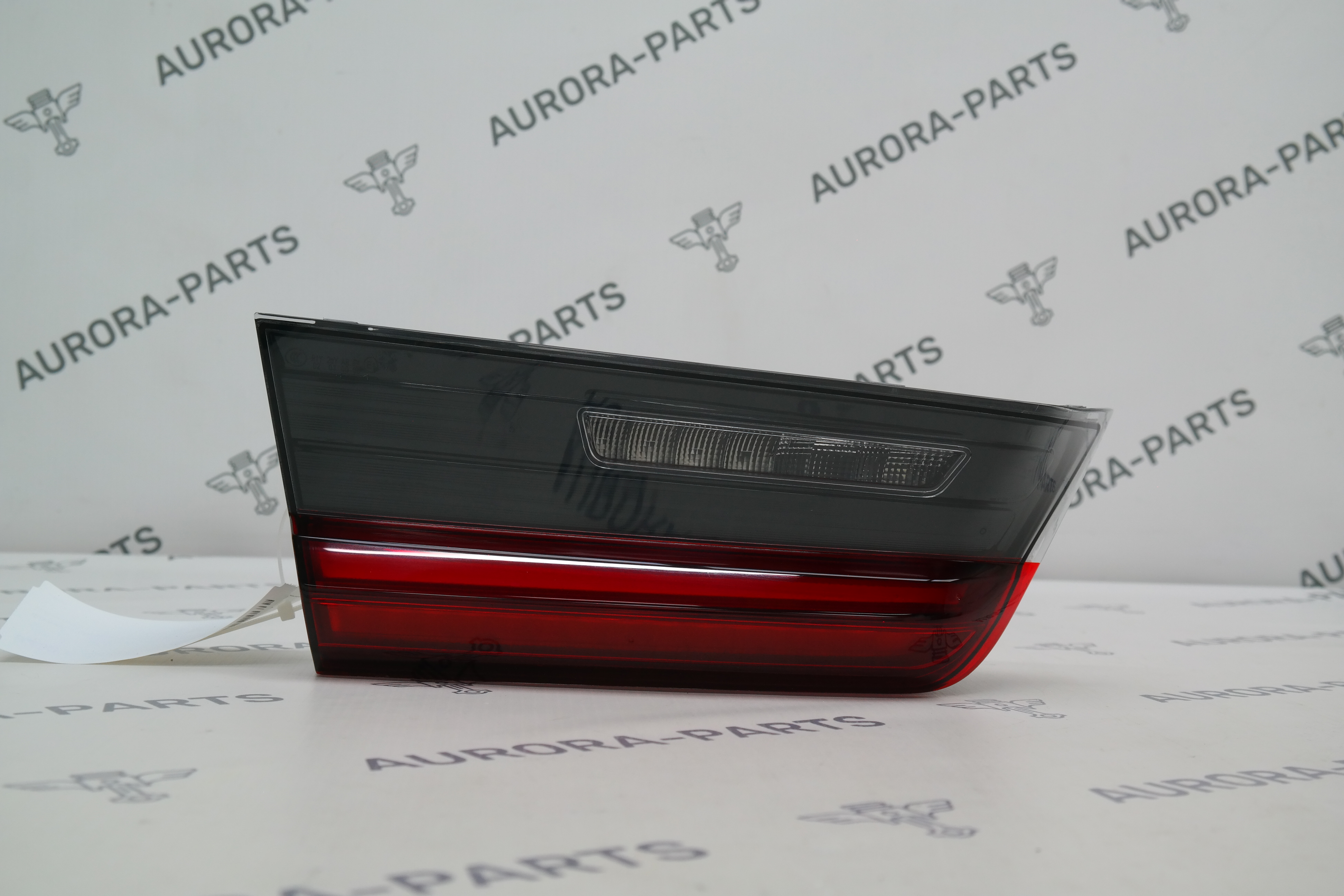 Фонарь задний LH в крышку багажника BMW 3-Series