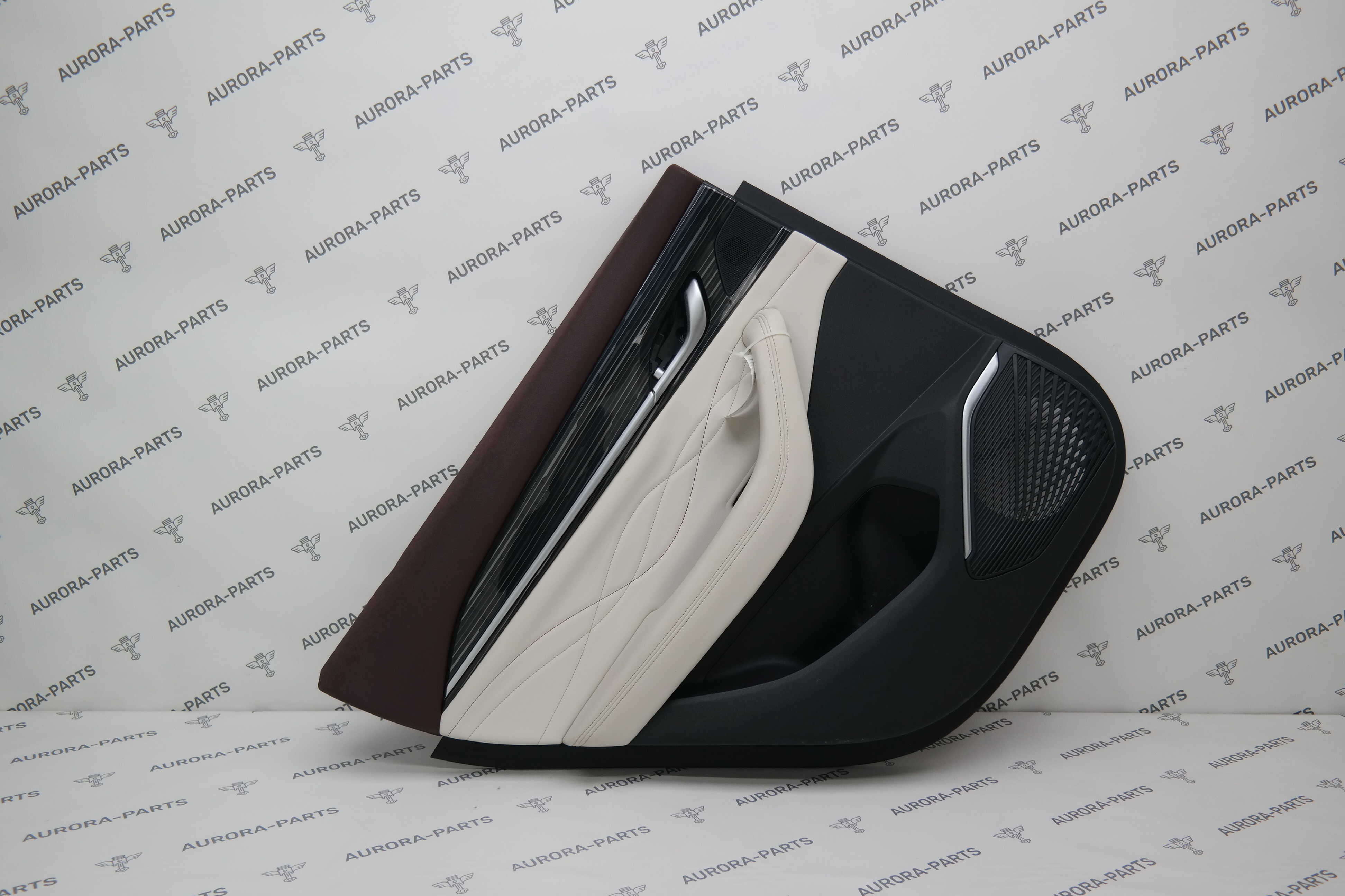 Обшивка задней двери LH Geely Monjaro